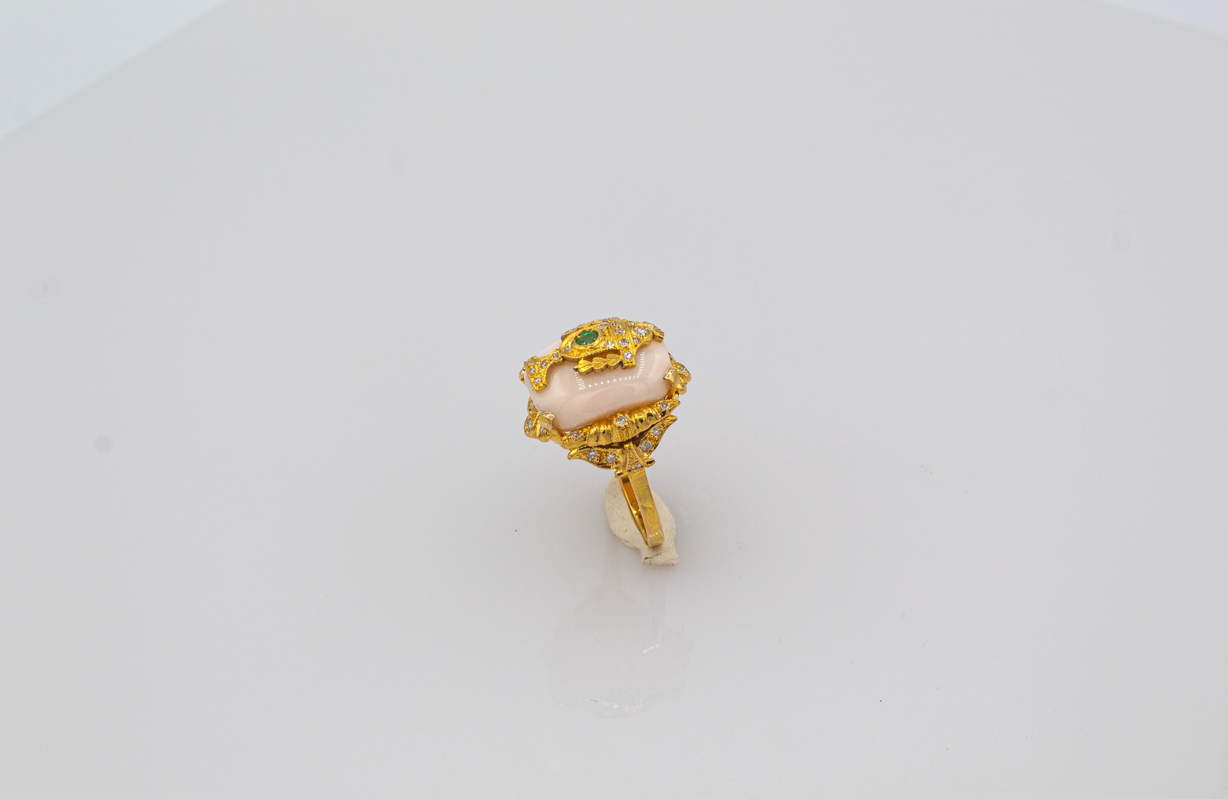 Art Deco Style Pink Coral White Diamond Emerald Yellow Gold Cocktail Ring In New Condition In Naples, IT