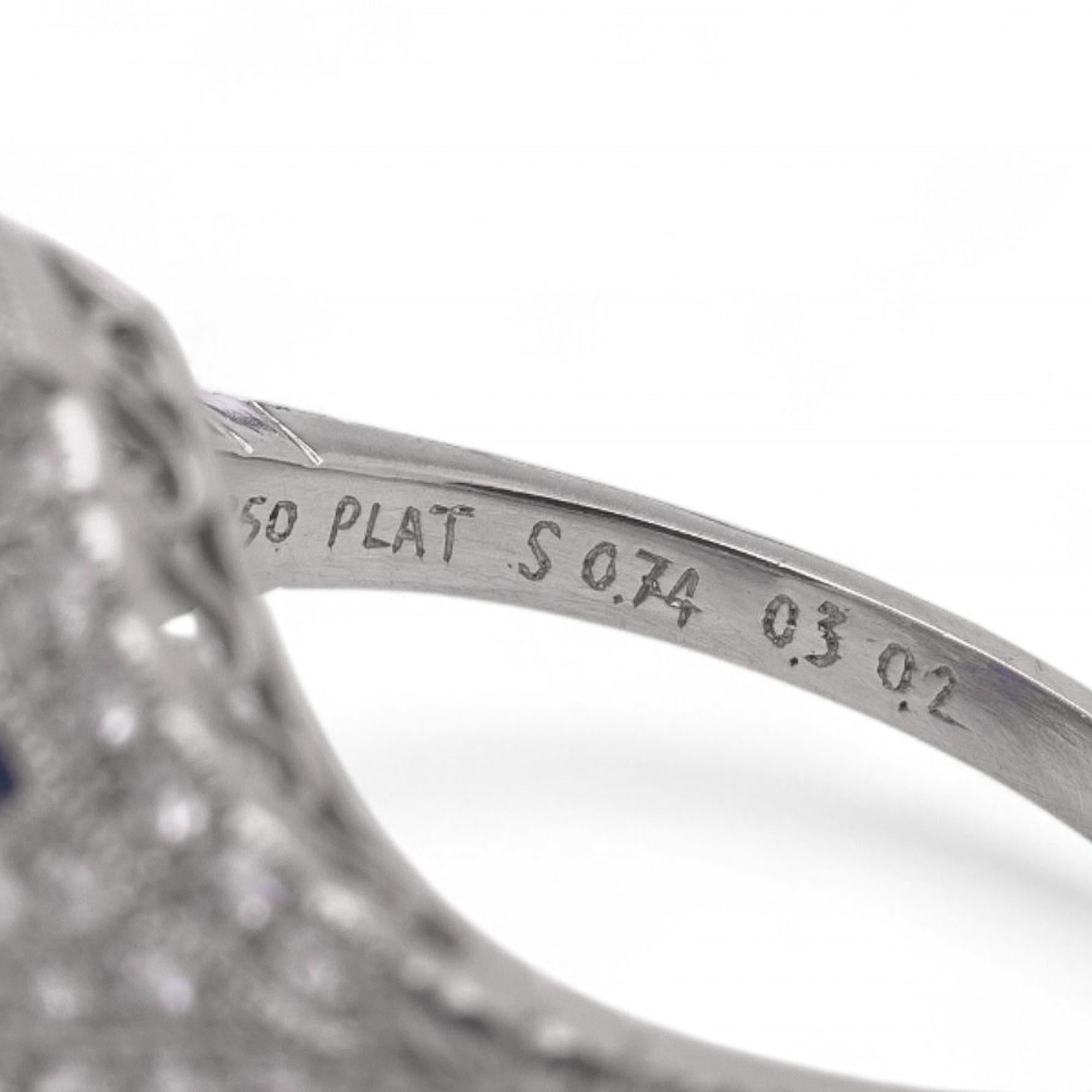 Stile Art Deco in platino da 0,74 carati. Anello con zaffiro e diamante in vendita 3