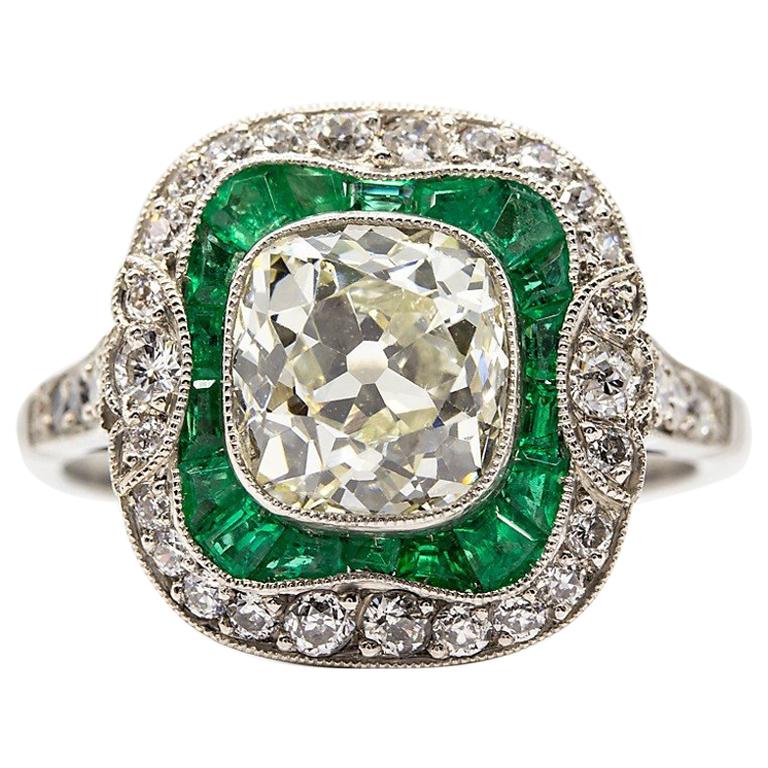 Art Deco Style Platinum Antique Diamonds and Emeralds Ring