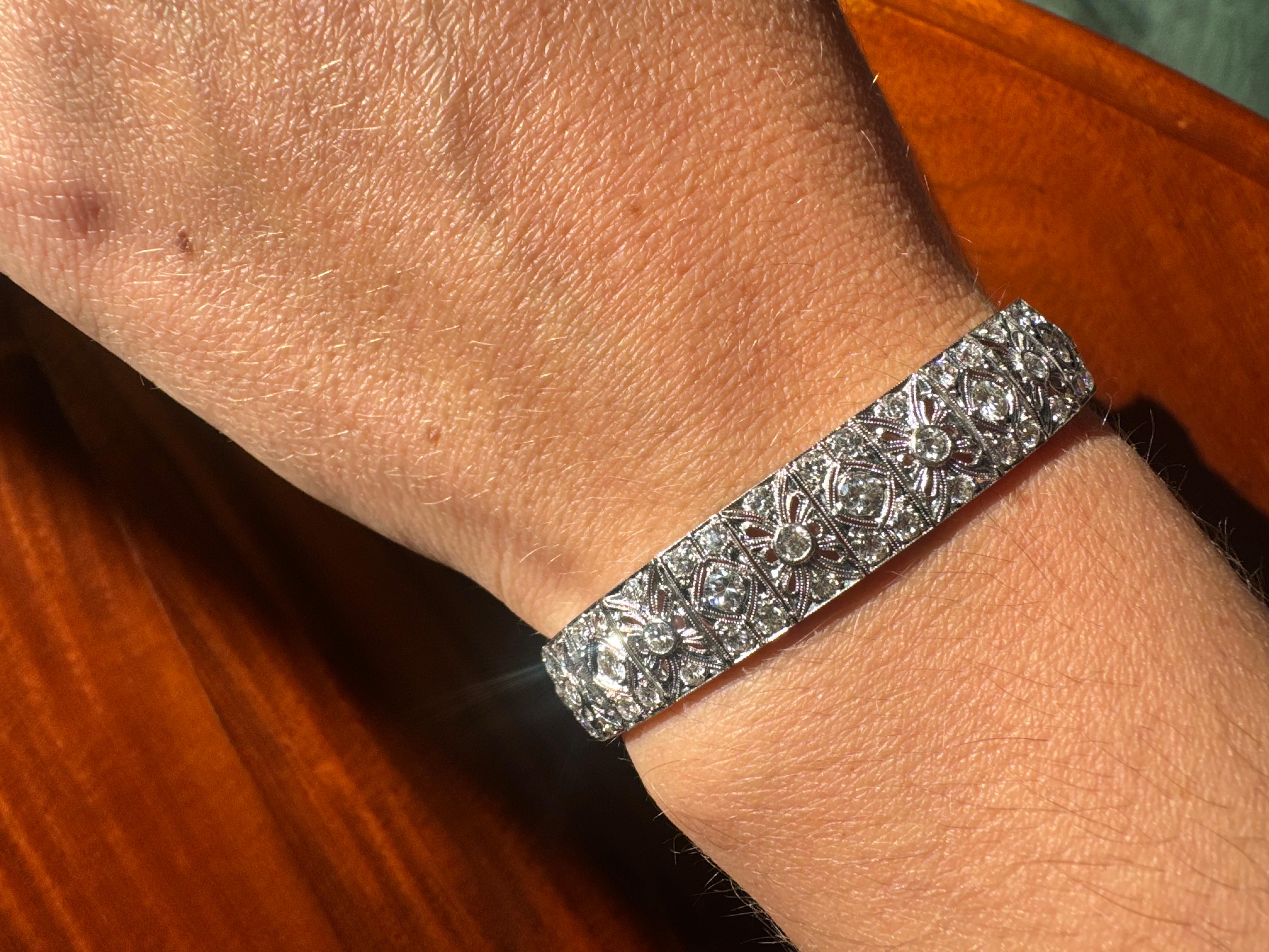 Art déco-Armband aus Platin im Art déco-Stil, 120 Diamanten, 5,60 Karat, Westeuropa, 1940er Jahre (Alteuropäischer Schliff) im Angebot