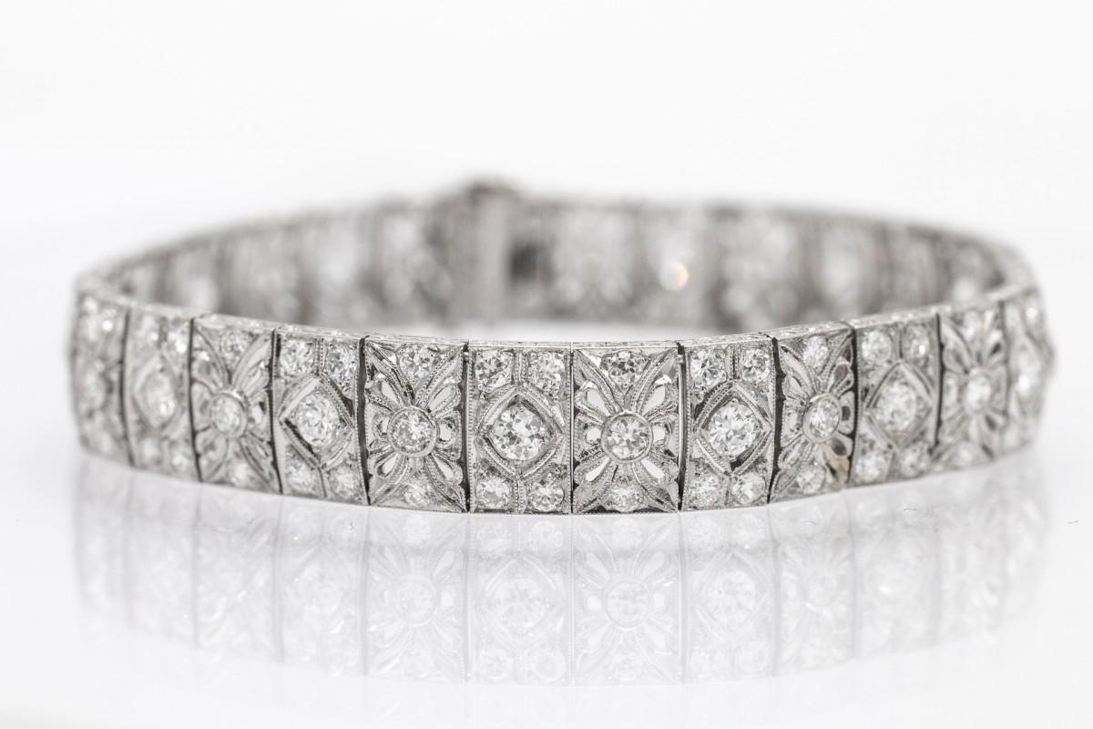 Art déco-Armband aus Platin im Art déco-Stil, 120 Diamanten, 5,60 Karat, Westeuropa, 1940er Jahre im Zustand „Gut“ im Angebot in Chorzów, PL