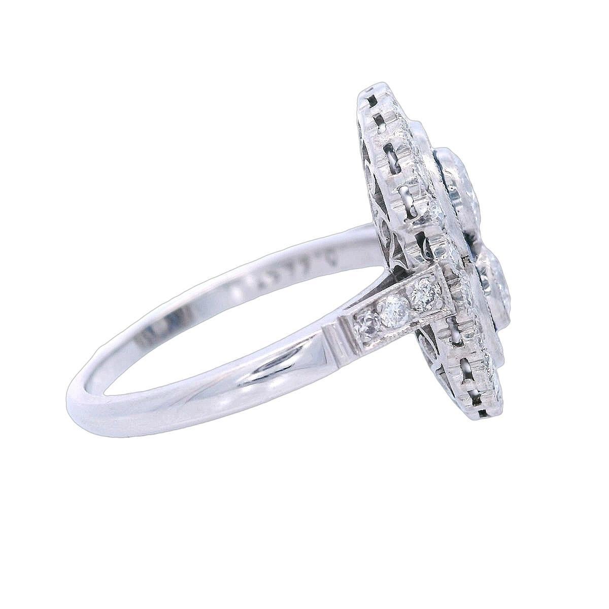 Anillo de cóctel de Platino estilo Art Déco con CTW en Zafiros Azules y Diamantes Corte europeo antiguo en venta