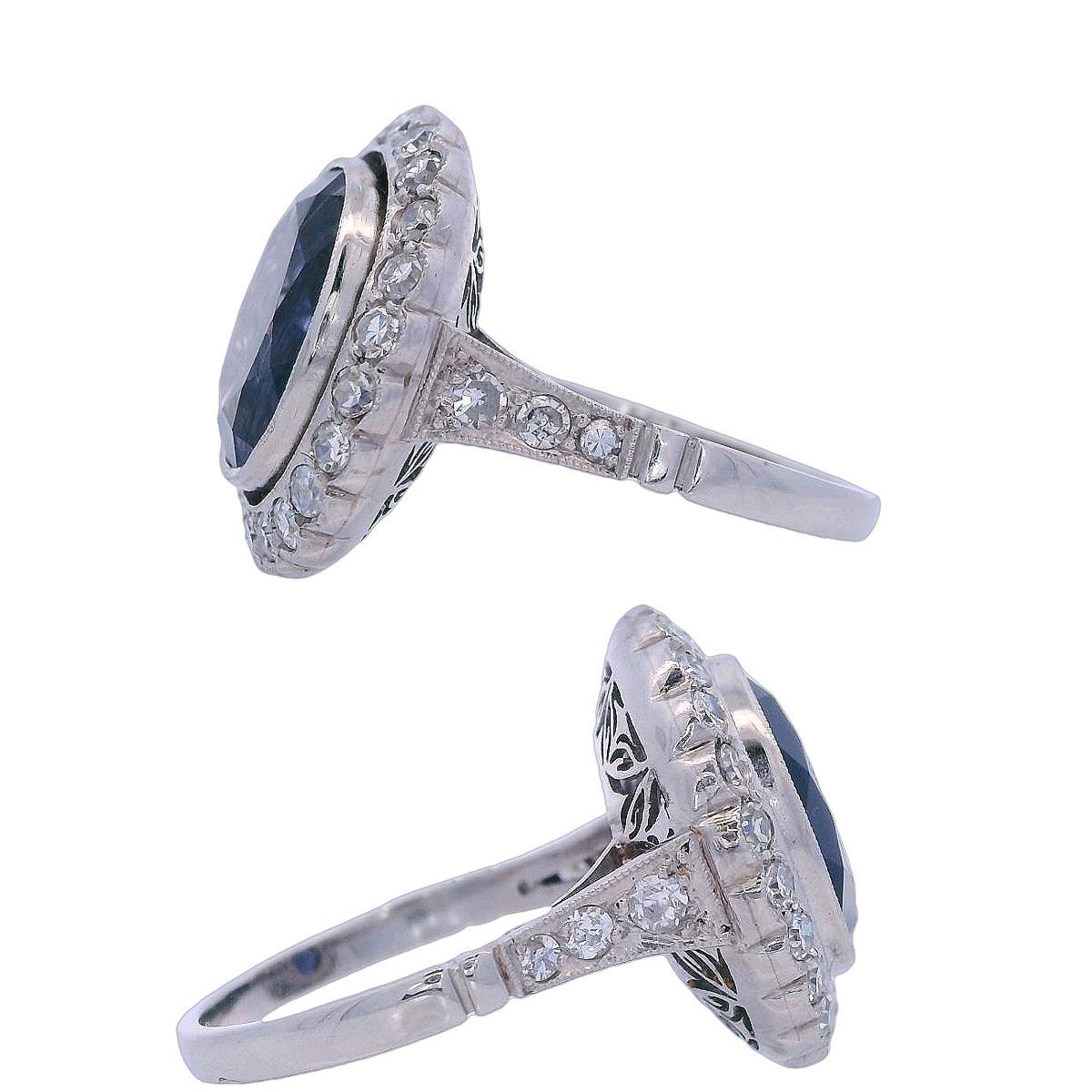 Taglio ovale Anello da cocktail in platino in stile Art Deco con tanzanite e diamanti in vendita