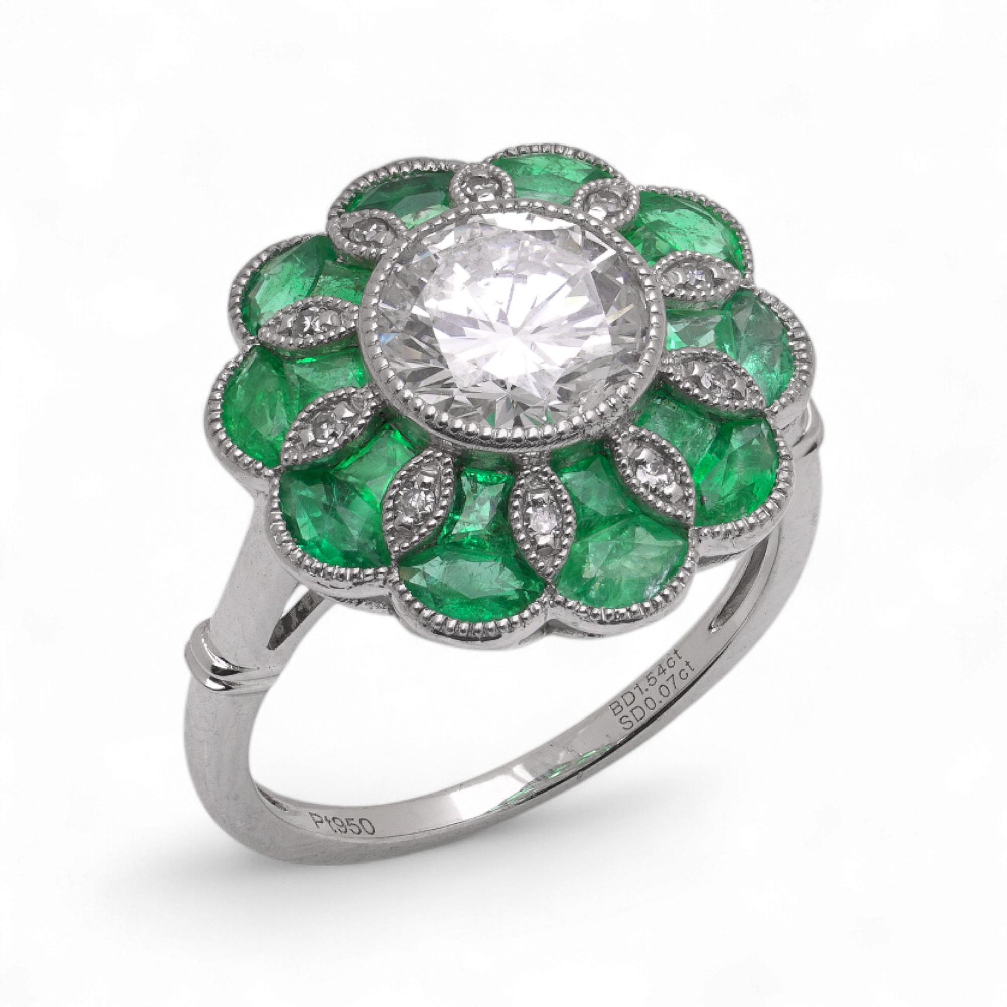 Art Deco Stil Platin Diamant und Smaragd Cluster Ring, 1,54 ct. Zentraler Stein im Angebot 3