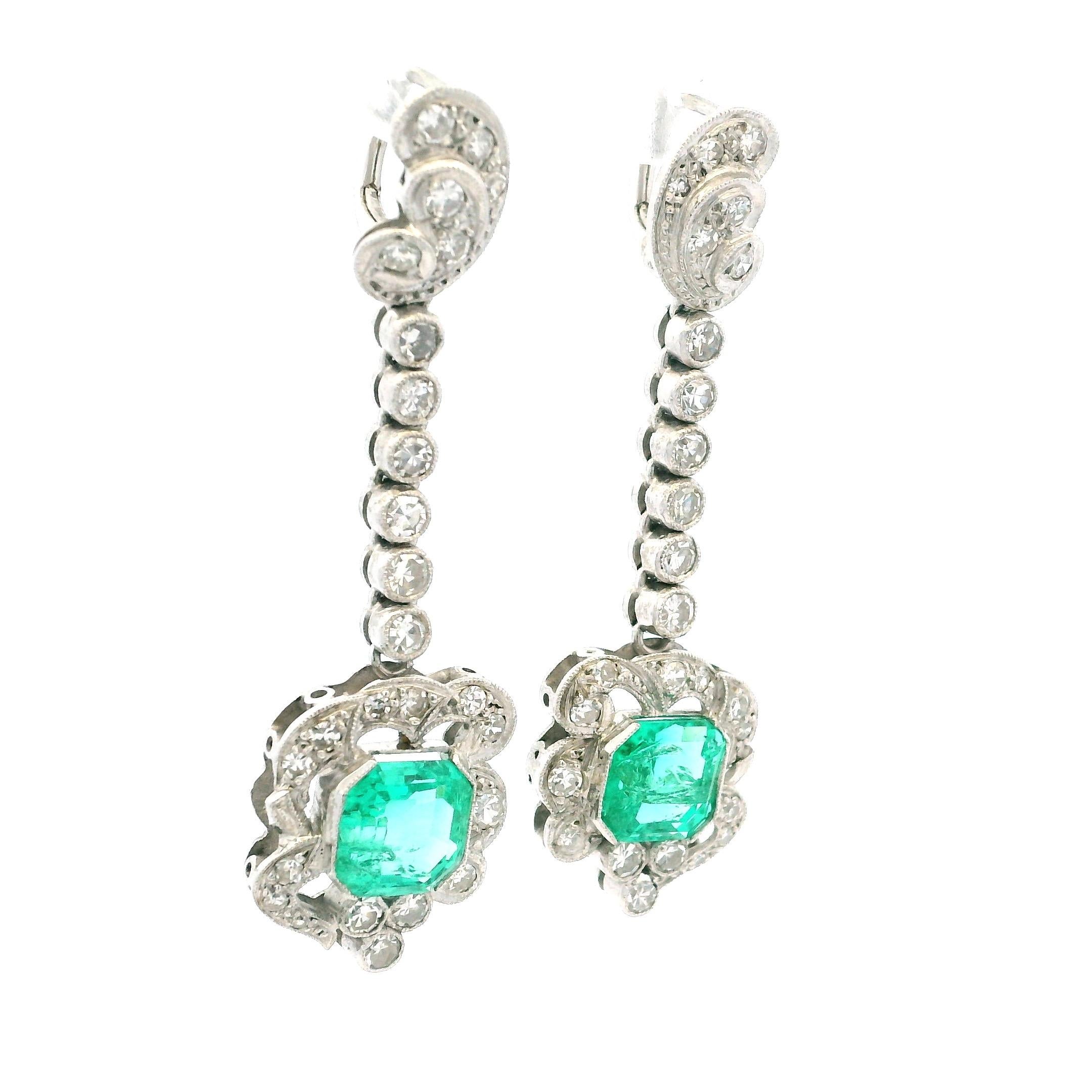 Boucles d'oreilles pendantes en platine de style Art Déco avec émeraudes de Colombie (5 ct) et diamant en vente 5
