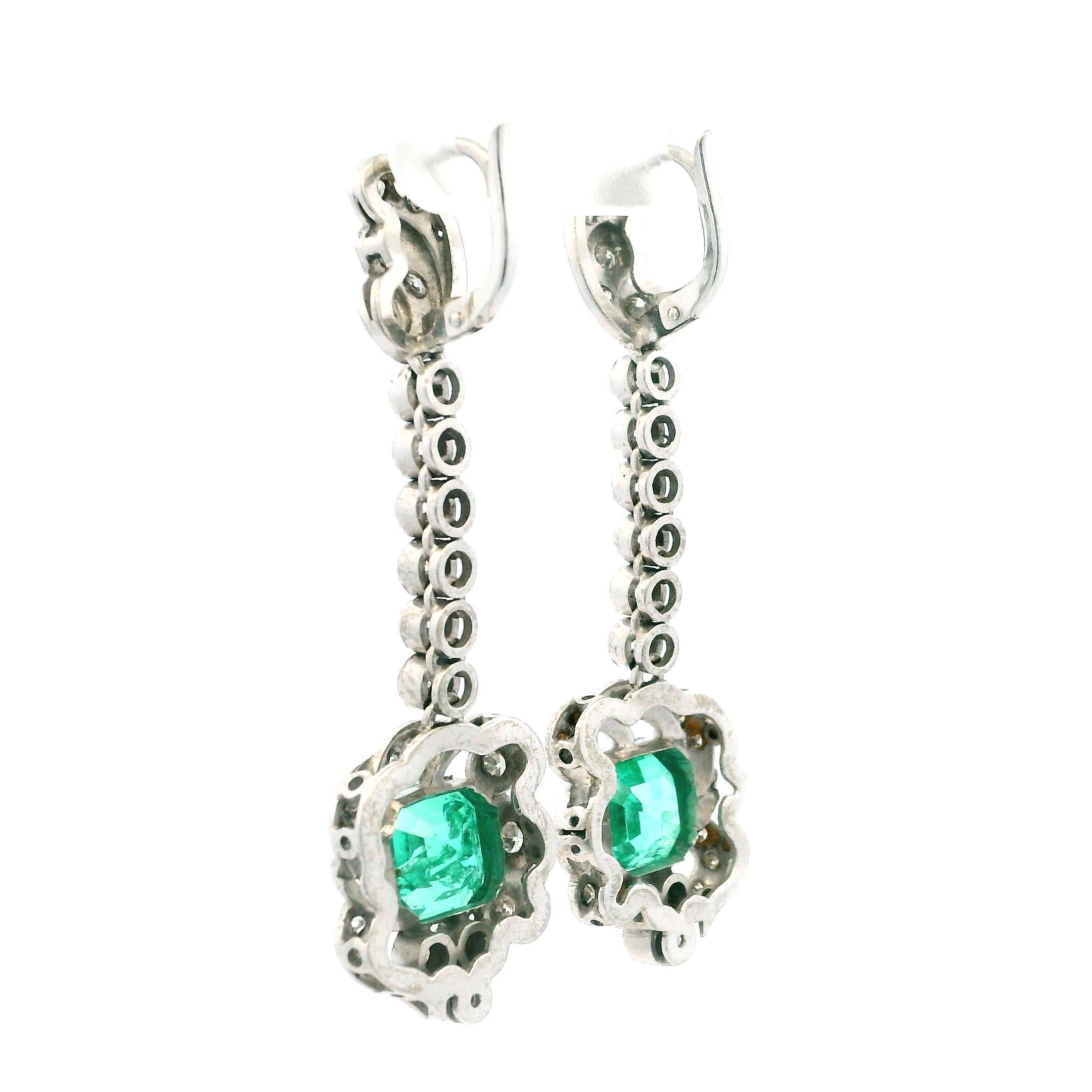 Boucles d'oreilles pendantes en platine de style Art Déco avec émeraudes de Colombie (5 ct) et diamant Pour femmes en vente