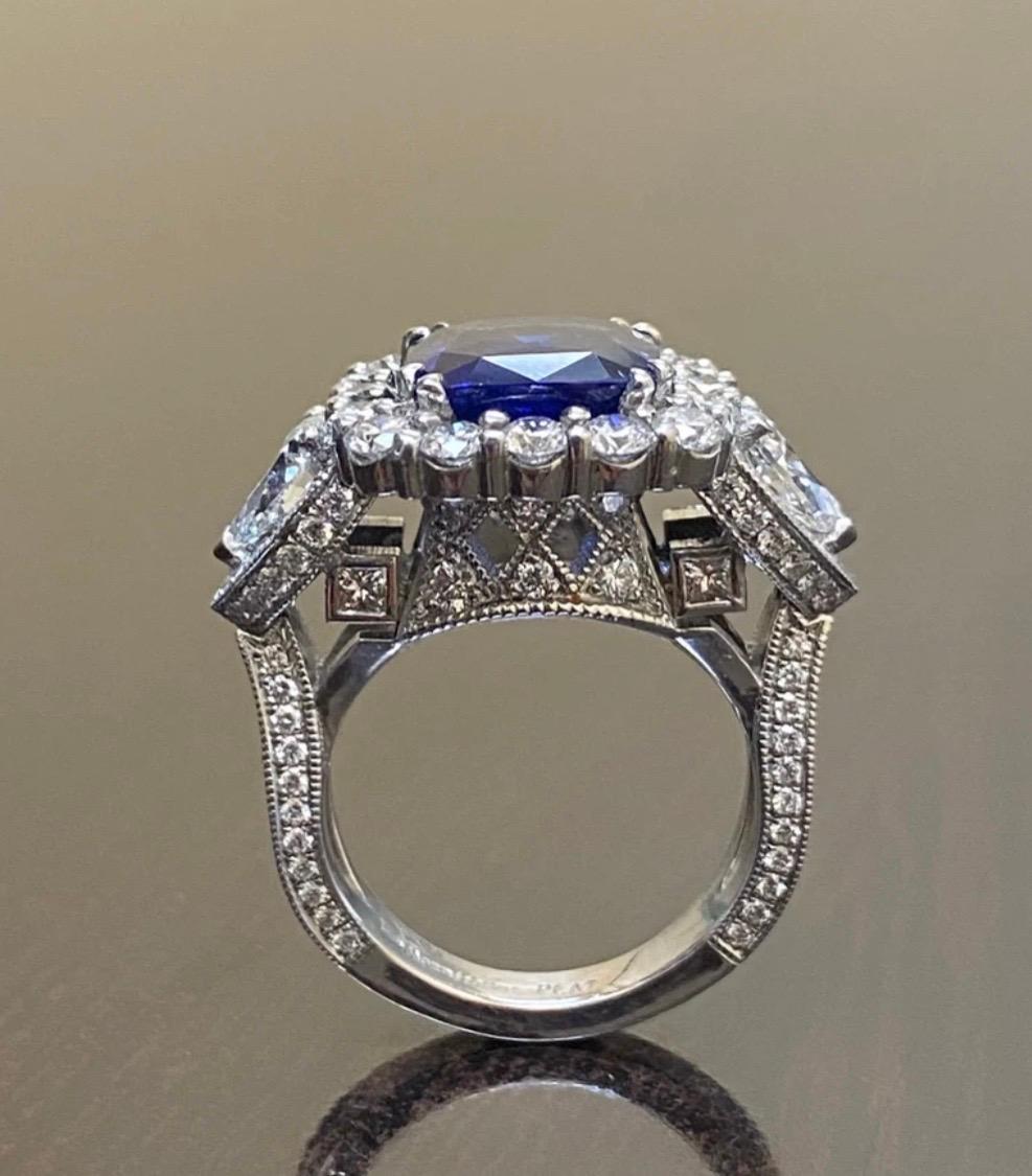Verlobungsring im Art-déco-Stil, Platin Halo Diamant im Kissenschliff Blauer Saphir im Angebot 4