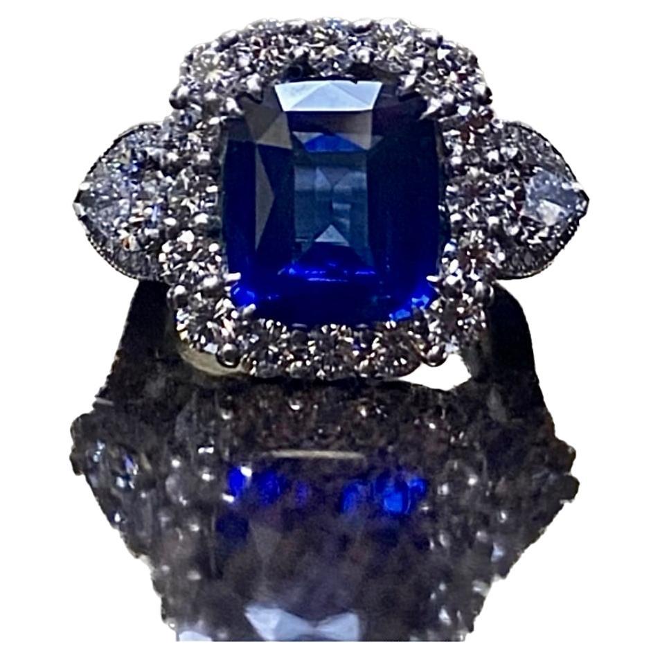 Verlobungsring im Art-déco-Stil, Platin Halo Diamant im Kissenschliff Blauer Saphir im Angebot