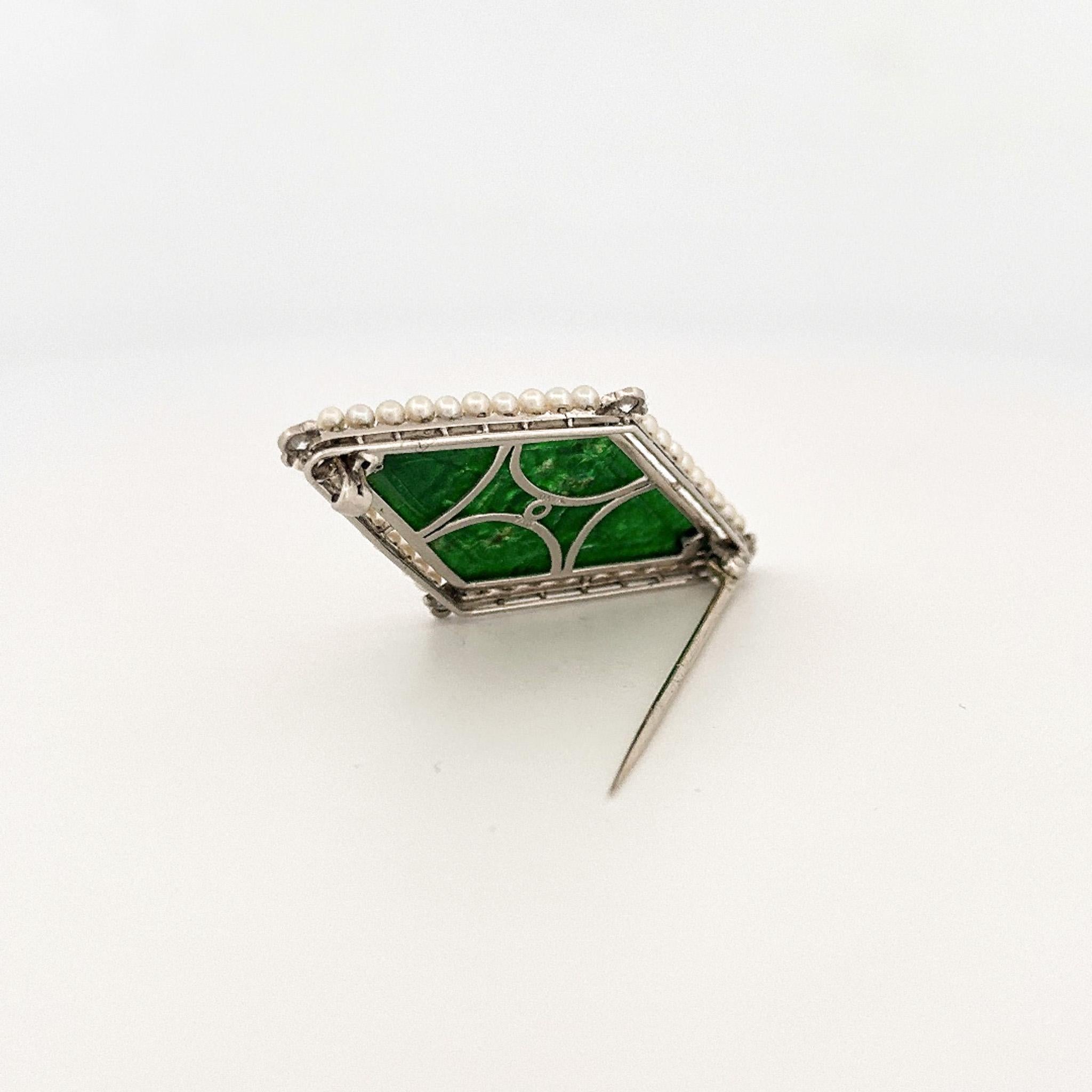 Art Deco Style Platinum Jade, Pearl, & Diamond Pin In Fair Condition For Sale In Dallas, TX