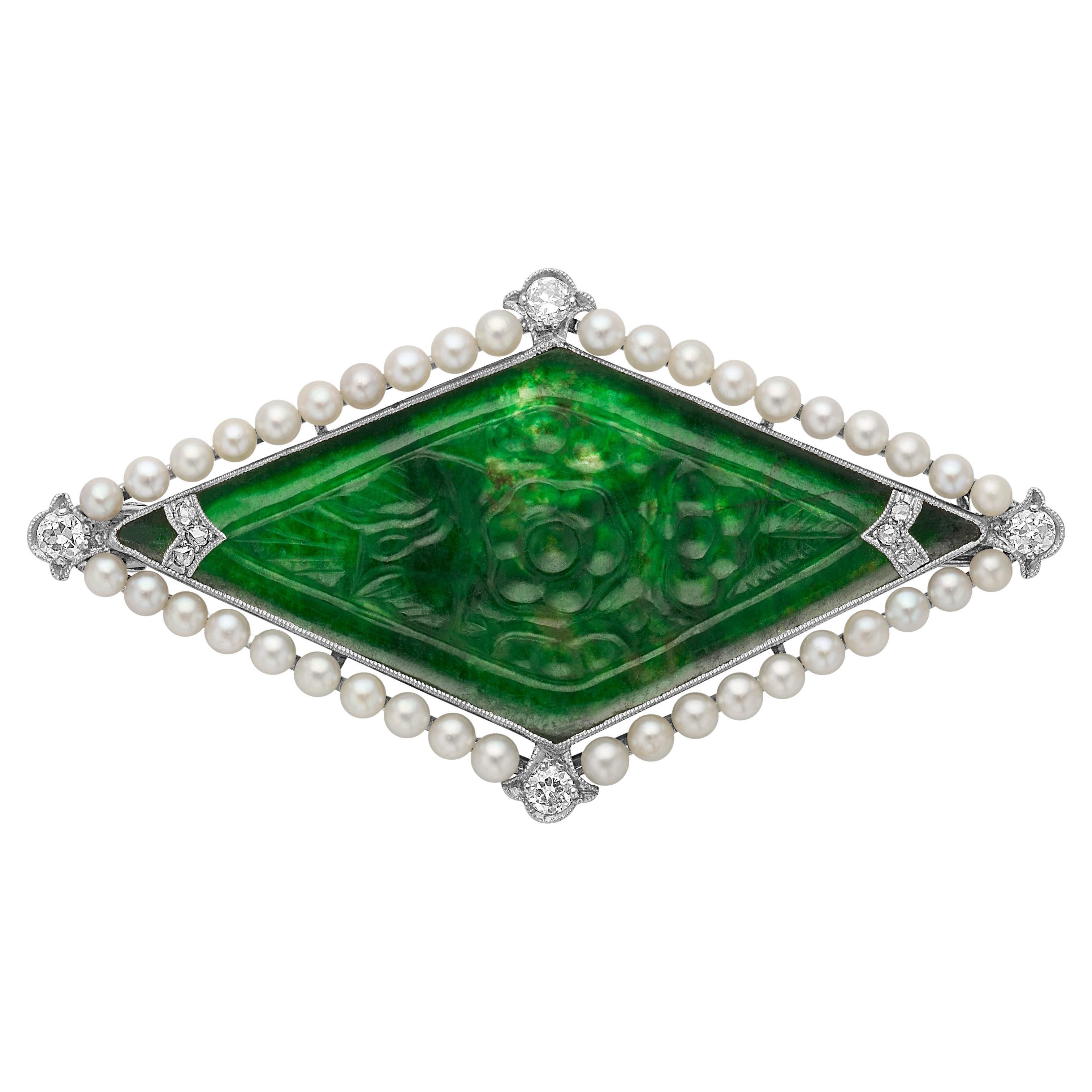 Anstecknadel aus Platin mit Jade, Perle und Diamant im Art-déco-Stil