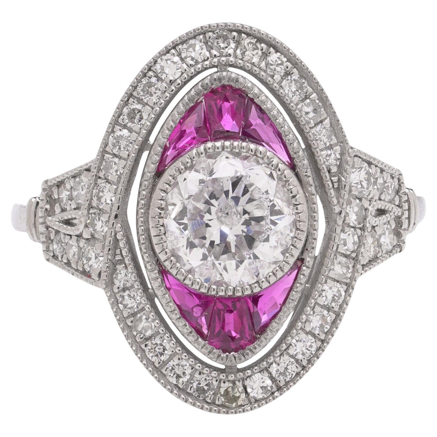 Bague marquise de style Art déco en platine, centrée sur un diamant rond de taille brillant pesant 1,12 ct, encadrée par des saphirs roses de taille calibrée et rehaussée de 40 diamants dans l'entourage et les épaules.

Spécifications
Métal :