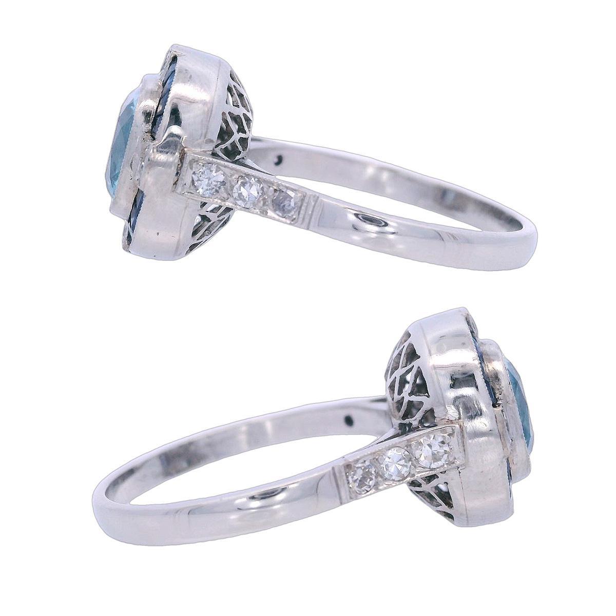 Bague de style Art déco avec aigue-marine, saphirs bleus et diamants Excellent état - En vente à Aventura, FL