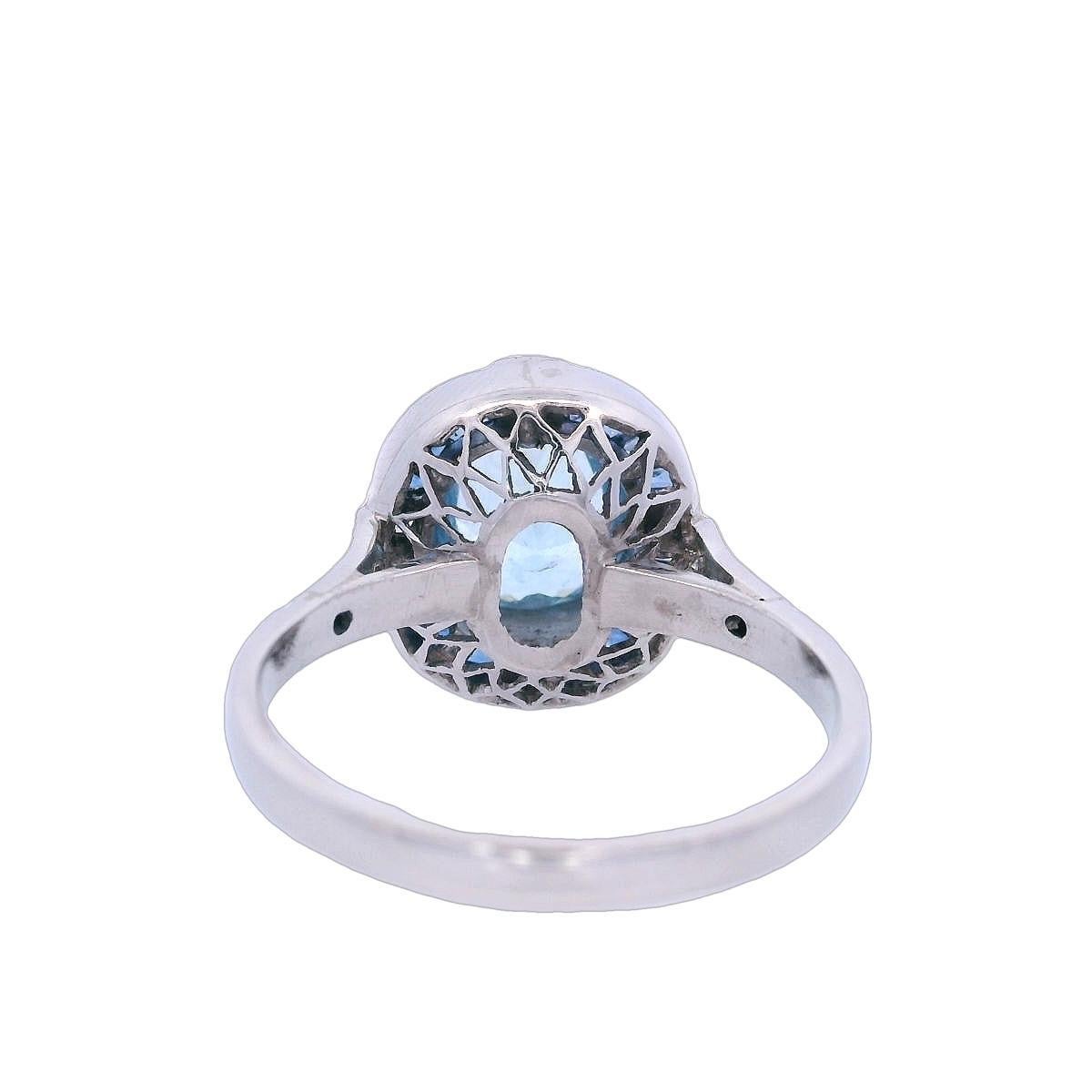 Bague de style Art déco avec aigue-marine, saphirs bleus et diamants en vente 1
