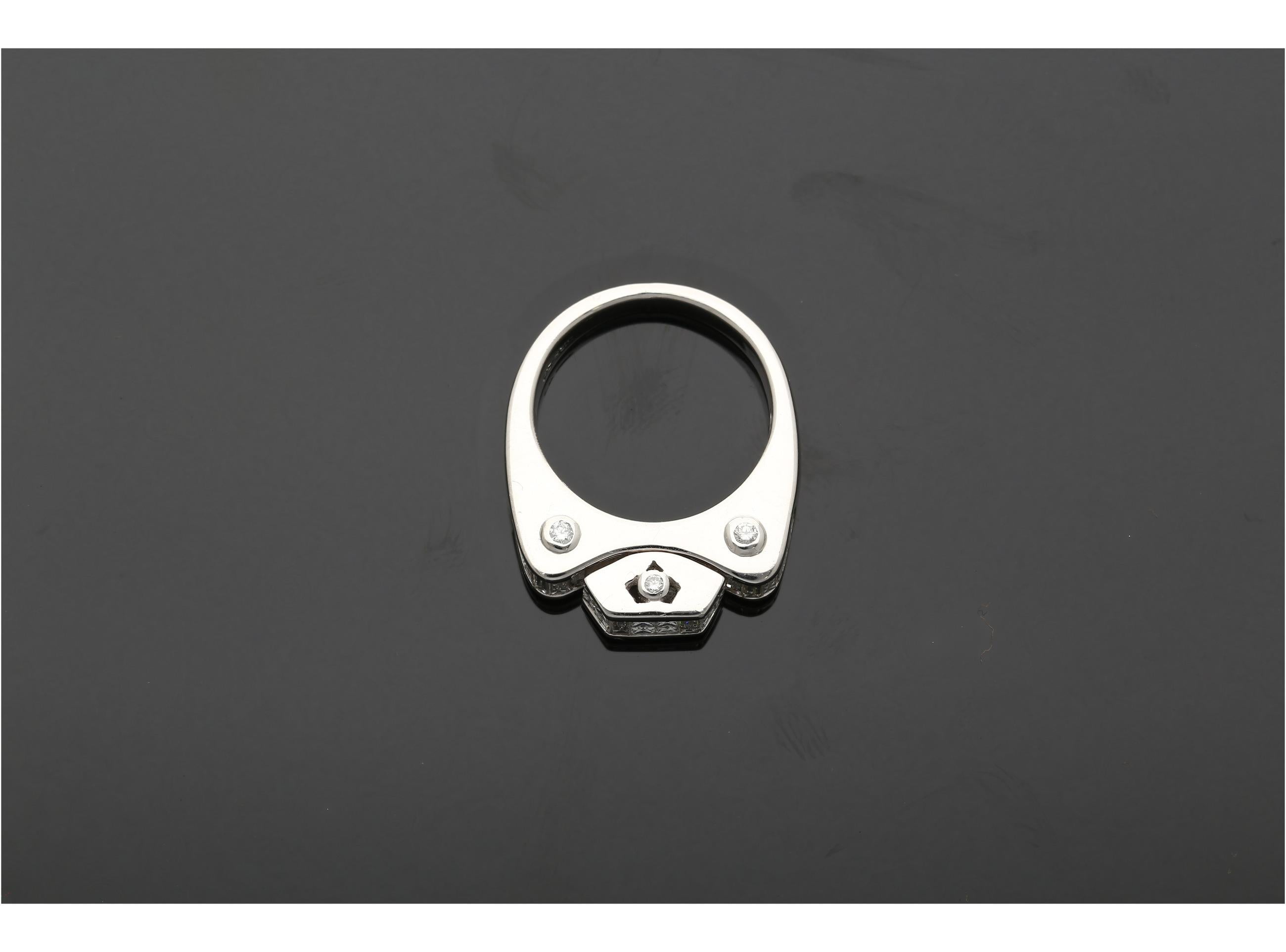 Taglio princess Anello in platino in stile Art Déco con diamanti taglio Baguette, Princess e Round in vendita
