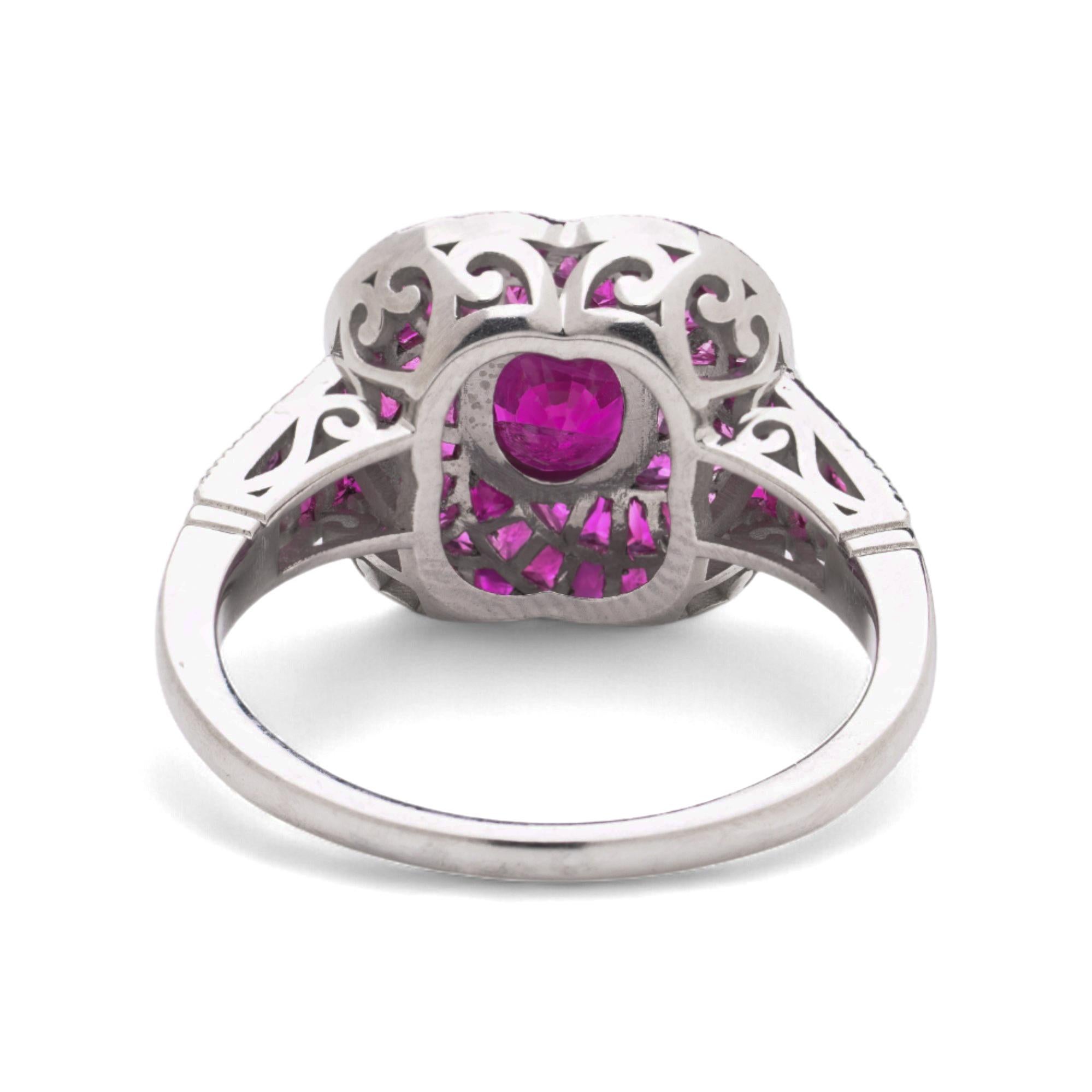 Anello in platino in stile Art Deco con rubino naturale e diamante In condizioni ottime in vendita a Braintree, GB