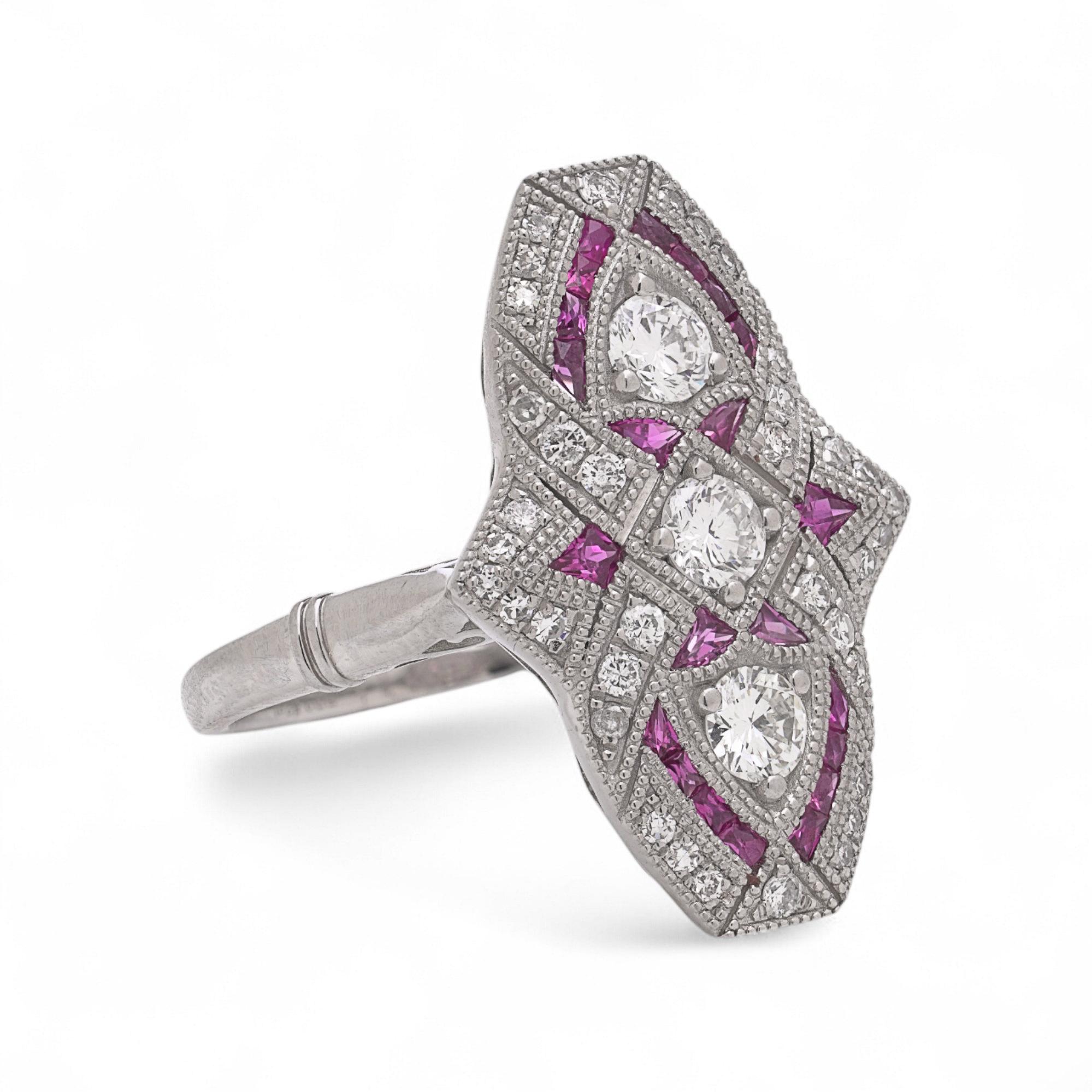 Art Déco Anello a grappolo di diamanti e rubini in platino in stile Art Deco in vendita