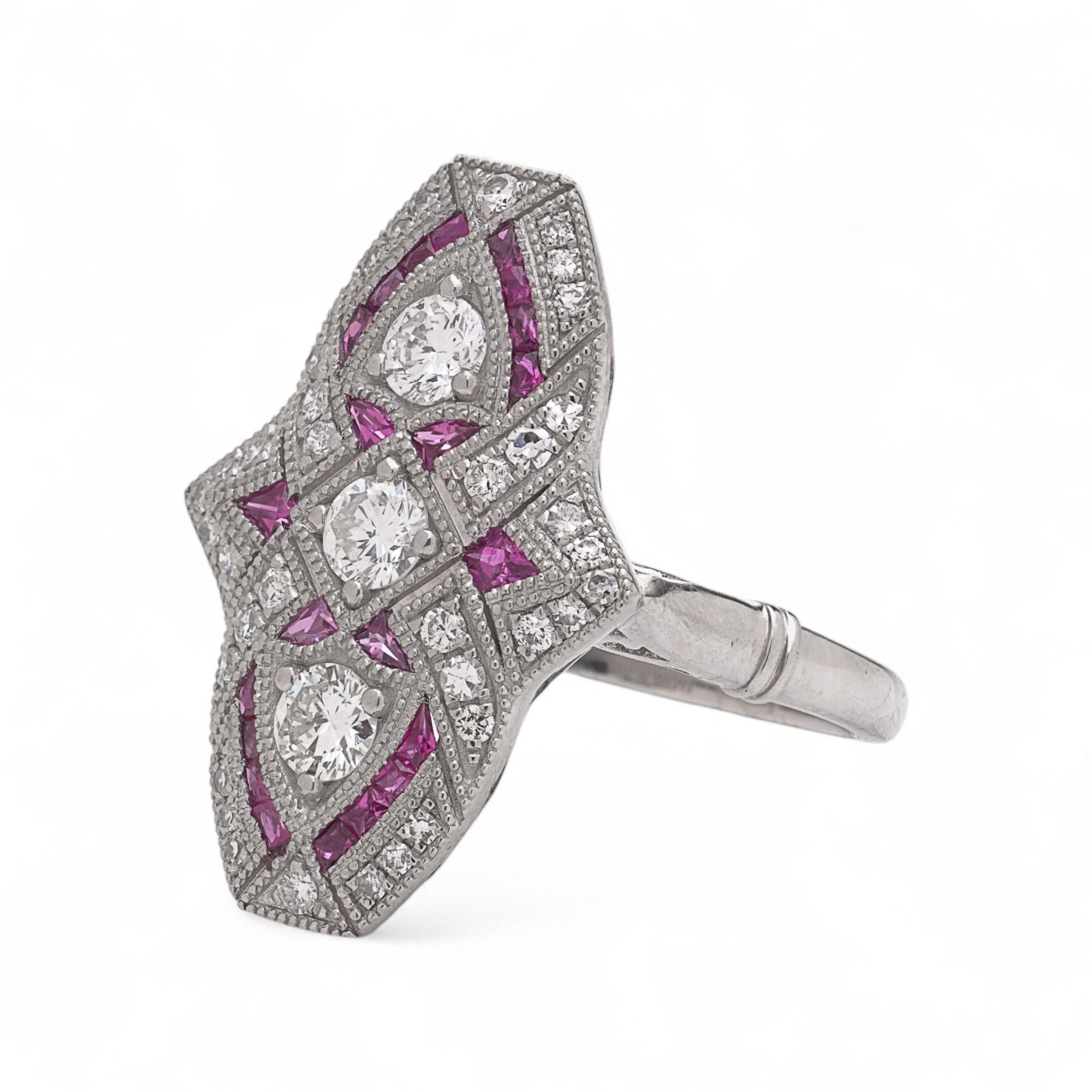 Taglio rotondo Anello a grappolo di diamanti e rubini in platino in stile Art Deco in vendita