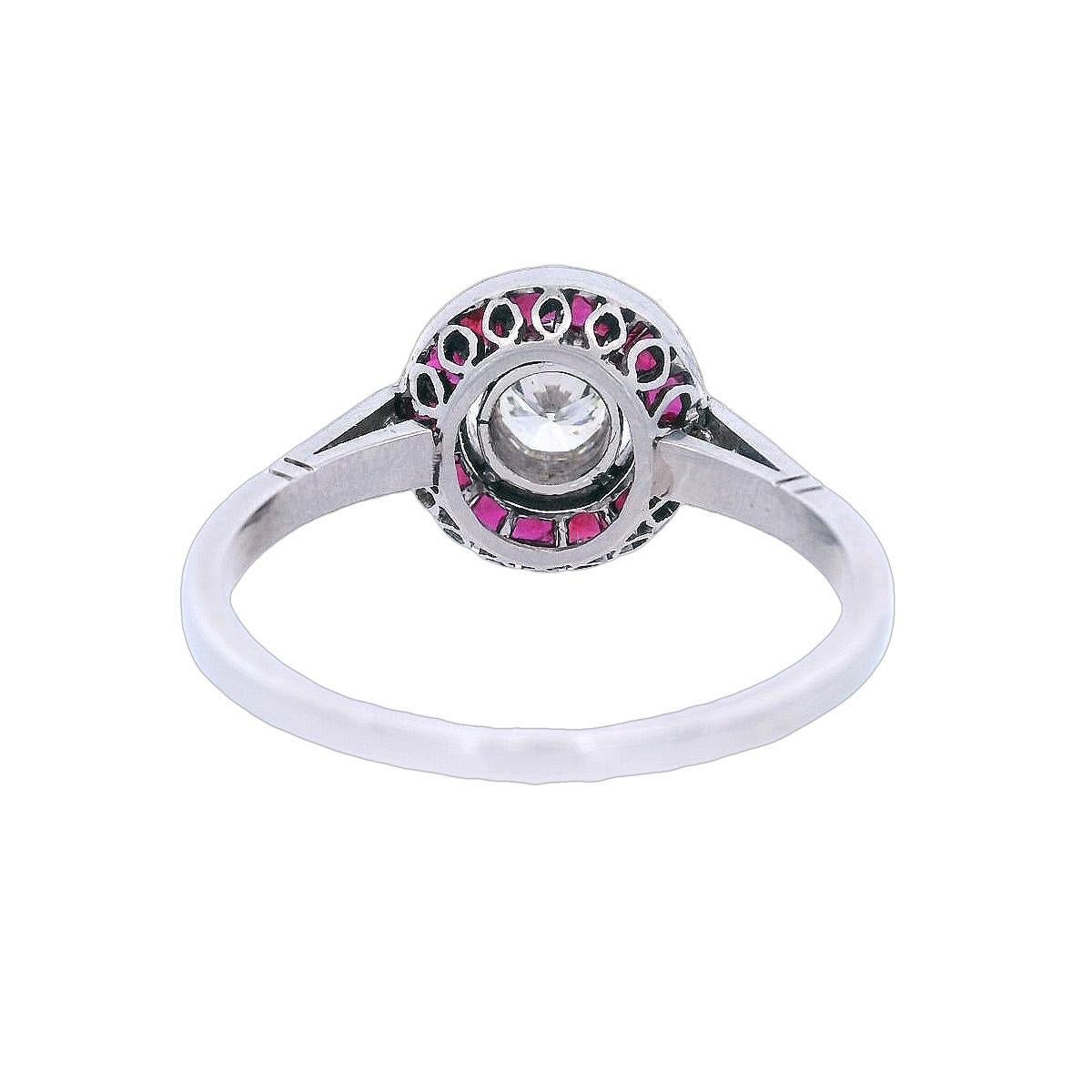 Anello Target in platino in stile Art Deco con diamanti e rubini In condizioni ottime in vendita a Aventura, FL