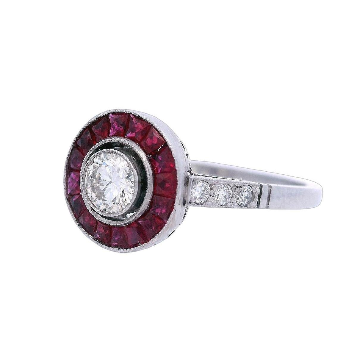 Anello Target in platino in stile Art Deco con diamanti e rubini In condizioni ottime in vendita a Aventura, FL