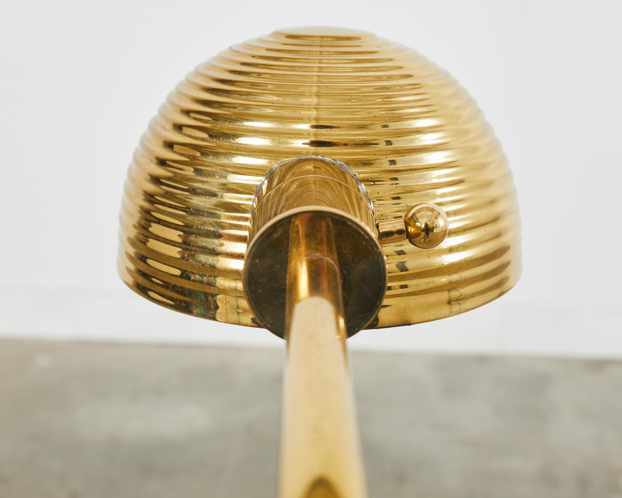 Stehlampe im Art Deco Stil aus poliertem Messing im Zustand „Gut“ im Angebot in Rio Vista, CA