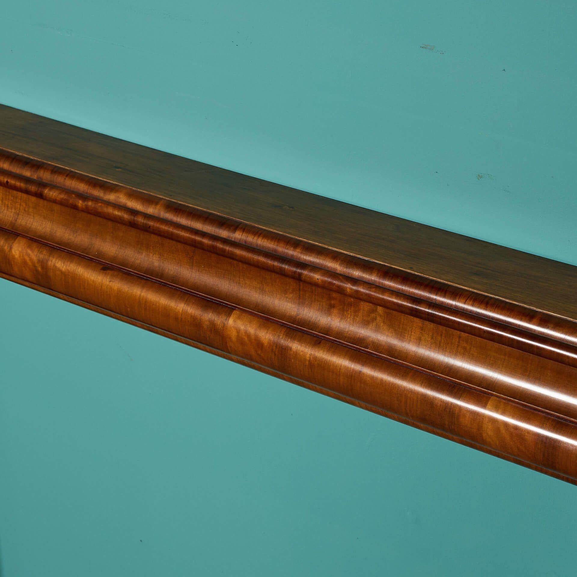 Aufgearbeiteter Bolection-Kamin im Art-Deco-Stil (20. Jahrhundert) im Angebot
