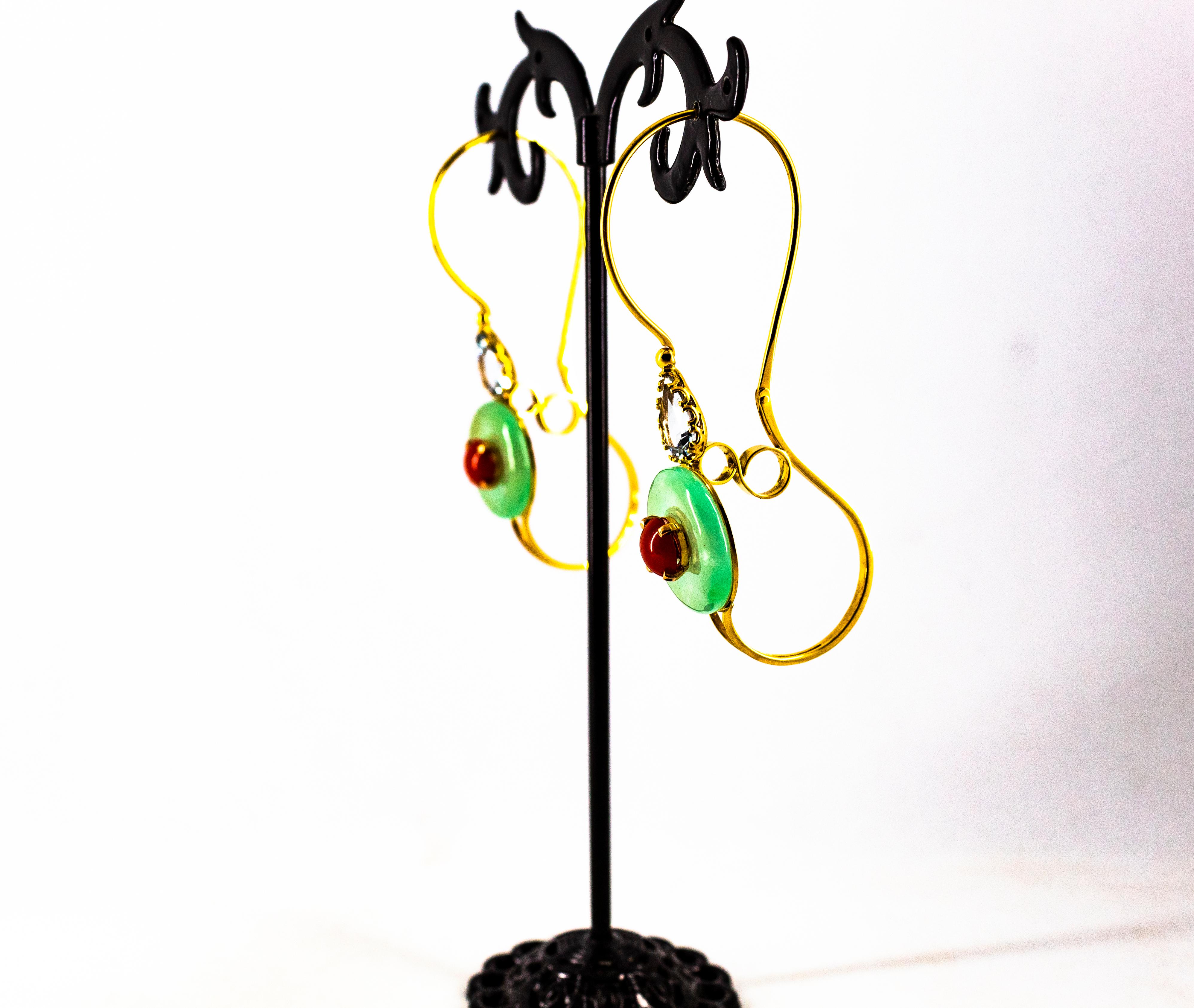 Art Deco Ohrringe mit Klappbrisur aus roter Koralle, Jade und Aquamarin in Gelbgold im Angebot 5