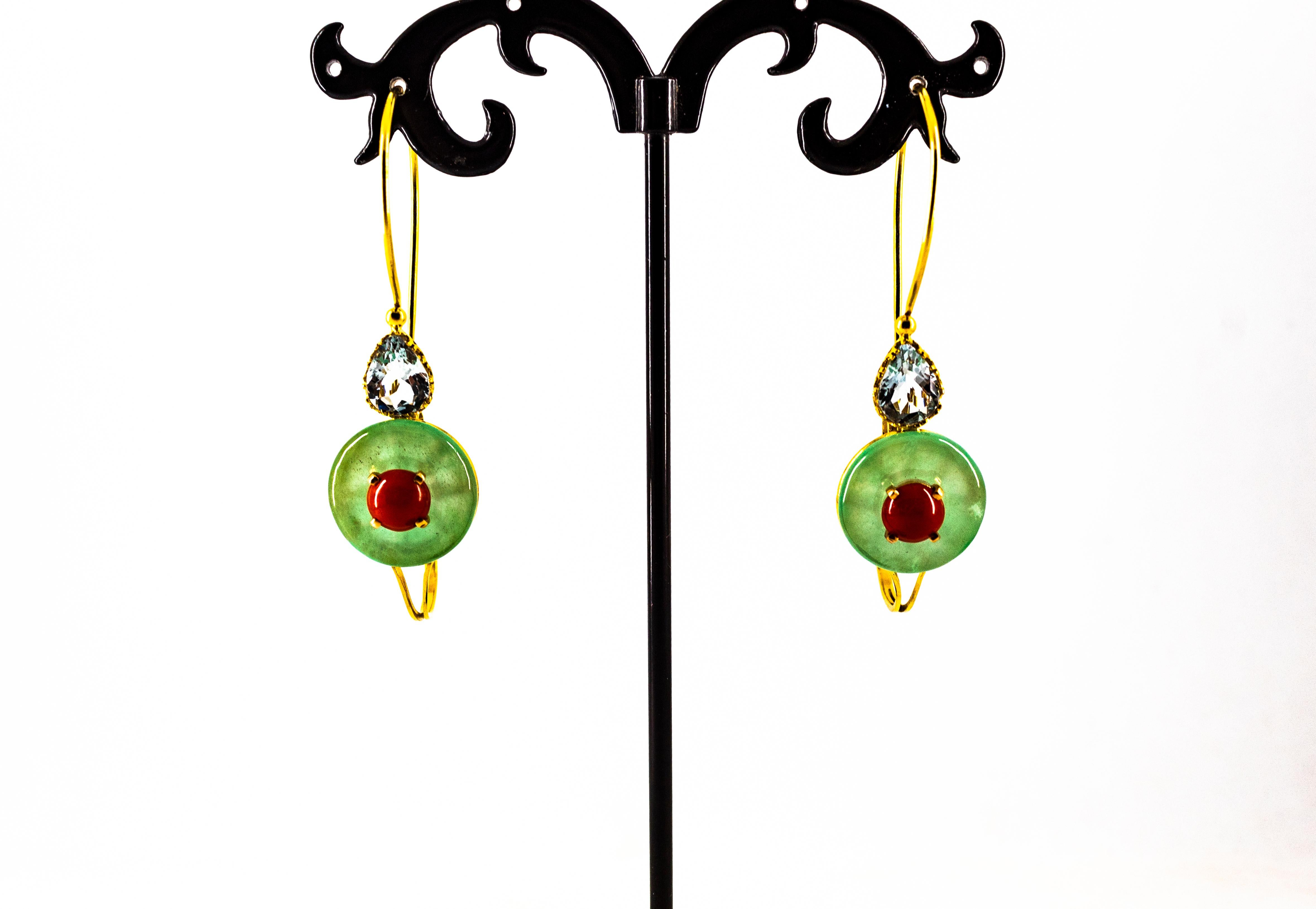 Orecchini a leva in oro giallo con corallo rosso, giada e acquamarina in stile Art Deco in vendita 2