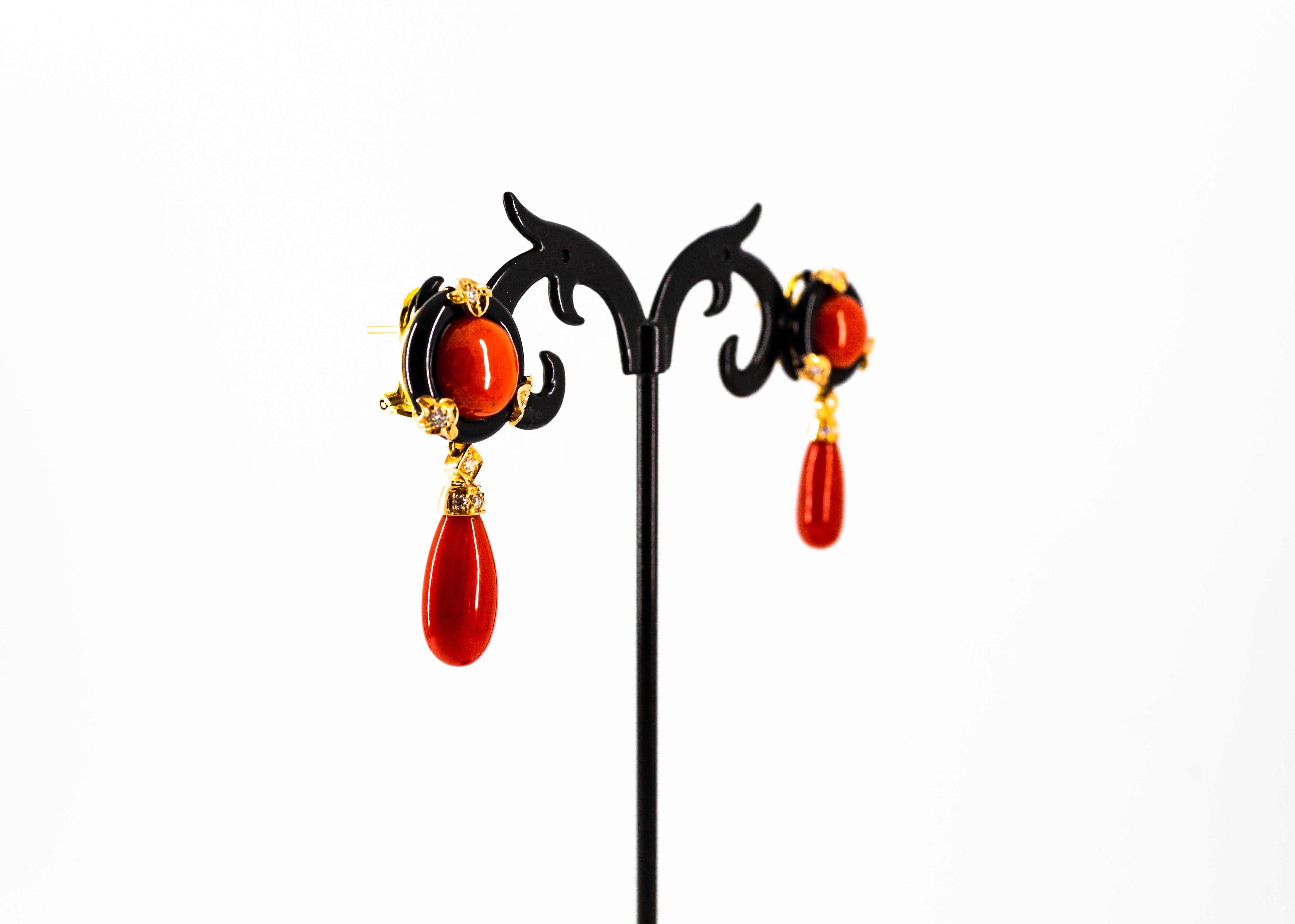 Clips d'oreilles en or jaune de style Art déco en corail rouge, onyx et diamants blancs 3