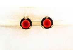 Boucles d'oreilles clips en or jaune, style Art Déco, corail rouge, onyx et diamant blanc