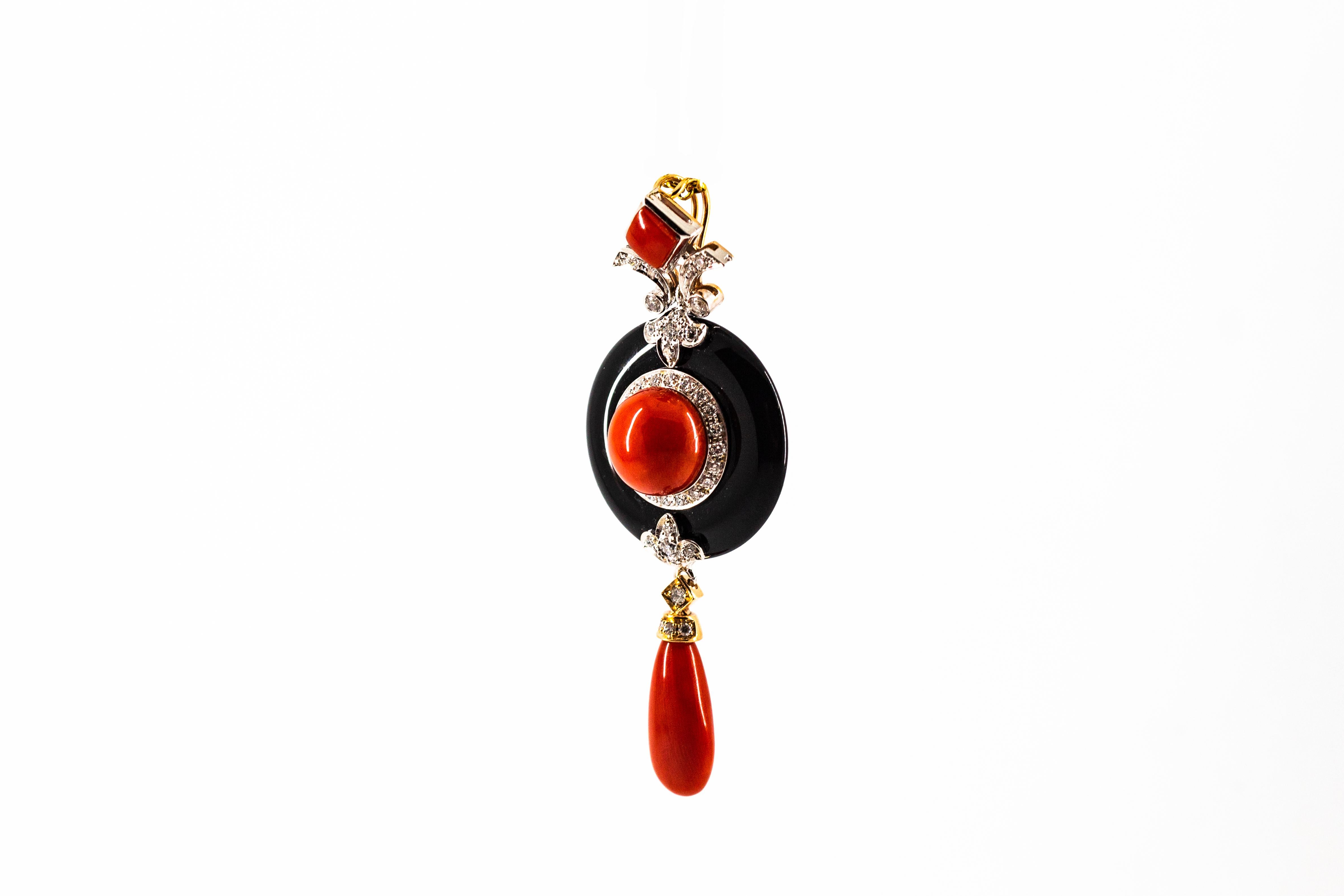 Art Déco Halskette mit Anhänger, rote Koralle, weißer Diamant, Onyx, Weißgold (Brillantschliff) im Angebot