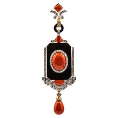 Collier à pendentif de style Art déco en or jaune, corail rouge, diamants blancs et onyx