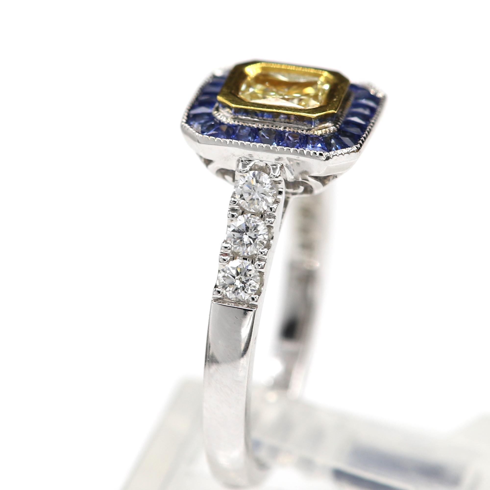 Bague de style Art déco en or blanc 18 carats avec saphir bleu et diamant jaune clair Pour femmes en vente