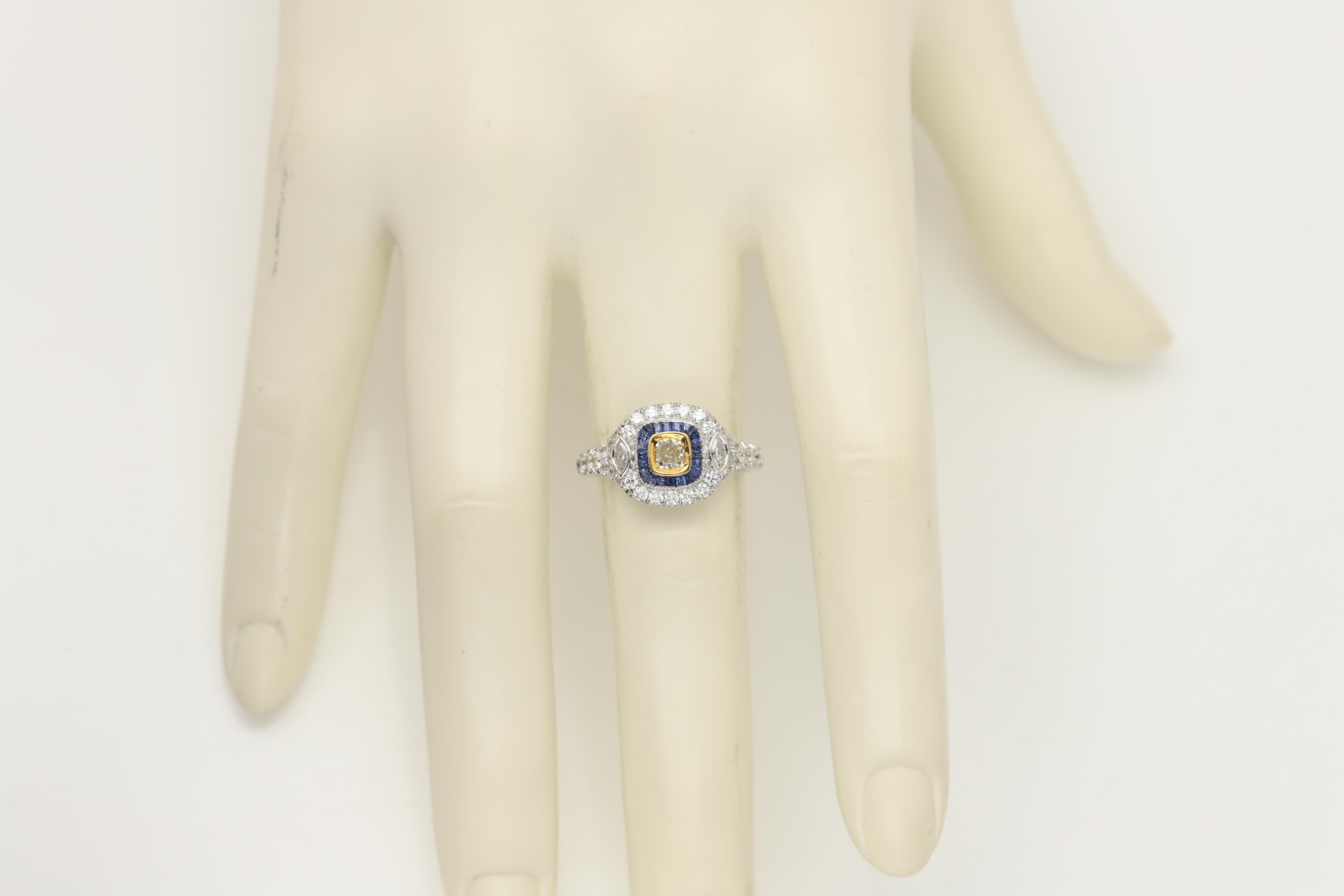 Anello in stile Art Déco in oro bianco 18 carati con zaffiro blu e diamante giallo chiaro in vendita 2
