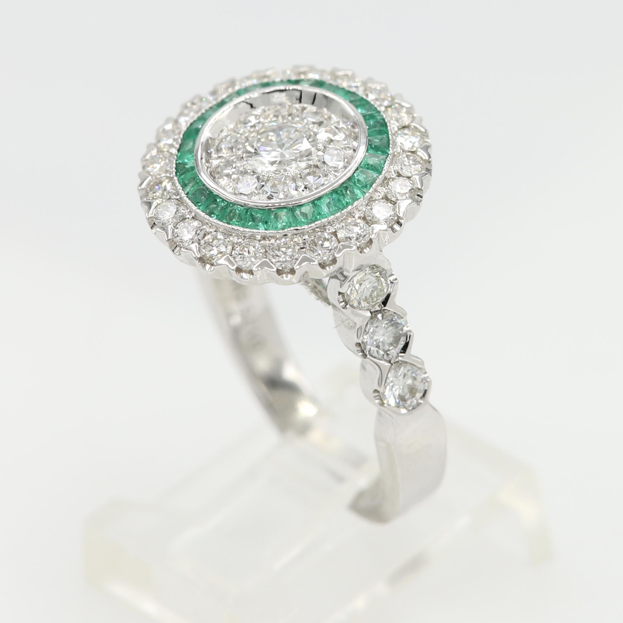 Art Deco Style Ring 18 Karat White Gold Diamonds and Green Emerald Art Deco Ring For Sale 2