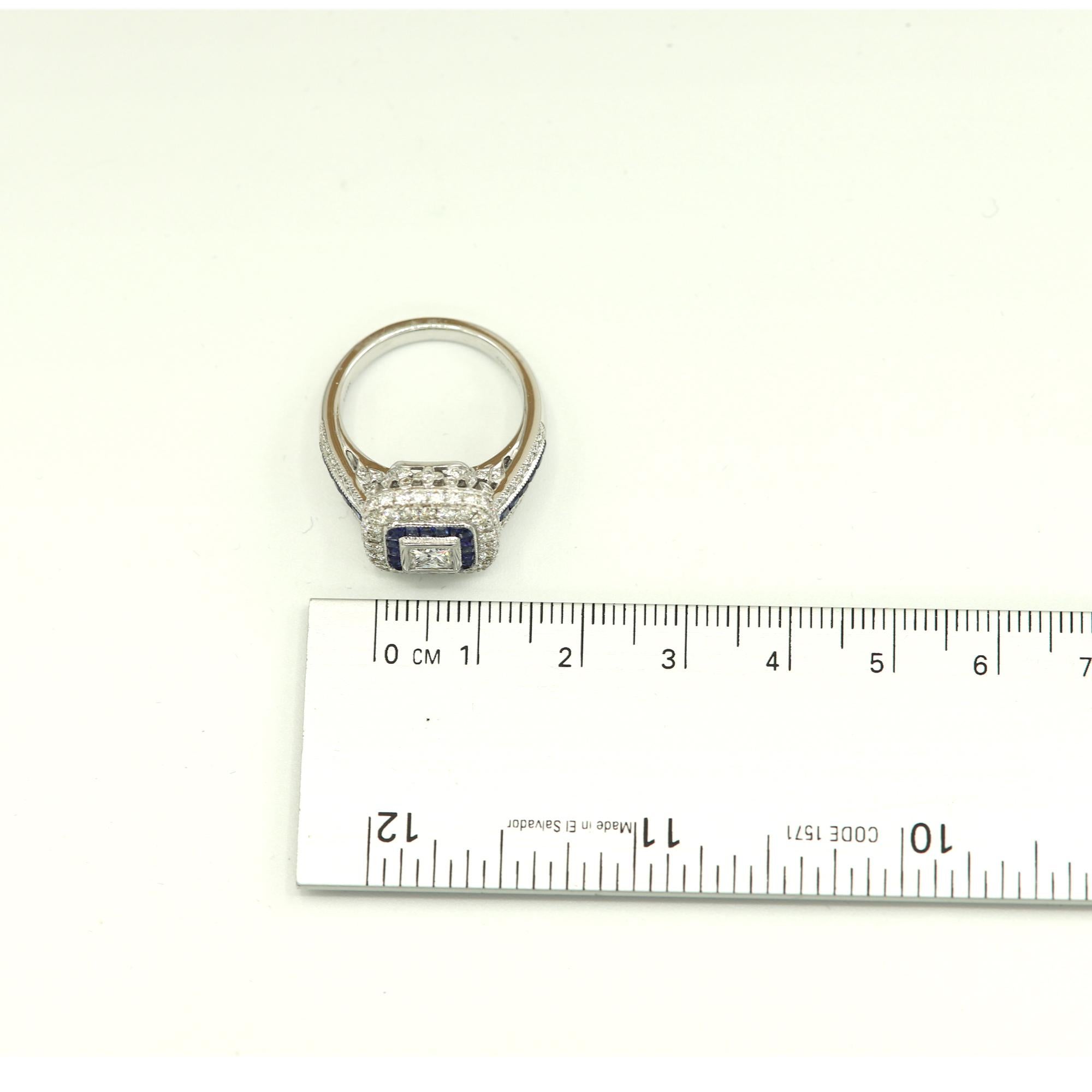 Art-Deco-Stil Ring aus 18 Karat Weißgold, Diamant im Prinzessinnenschliff und blauer Saphir (Art déco) im Angebot