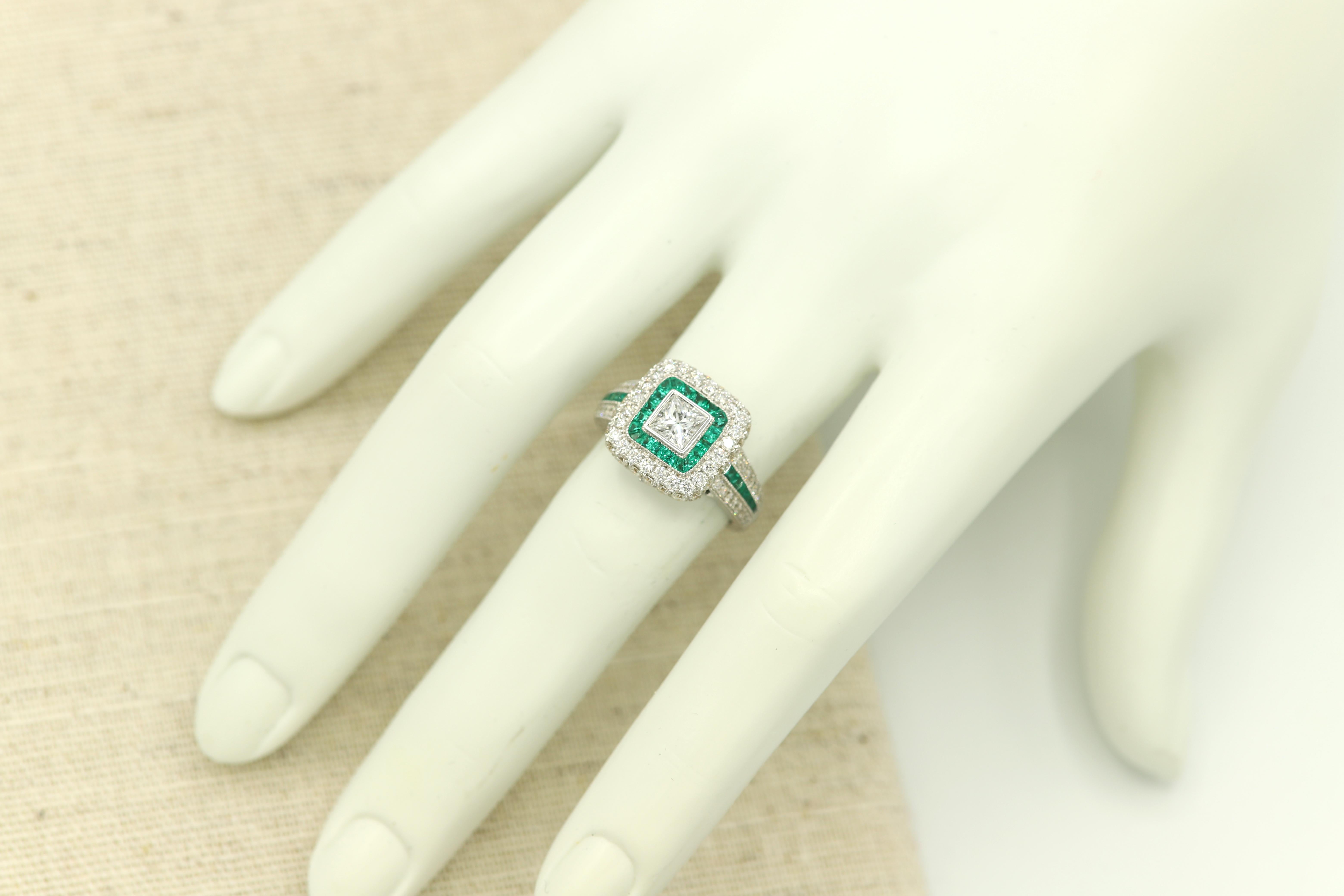Art Deco Style Ring 18 Karat White Gold Diamond Princess Cut and Emeralds For Sale 2