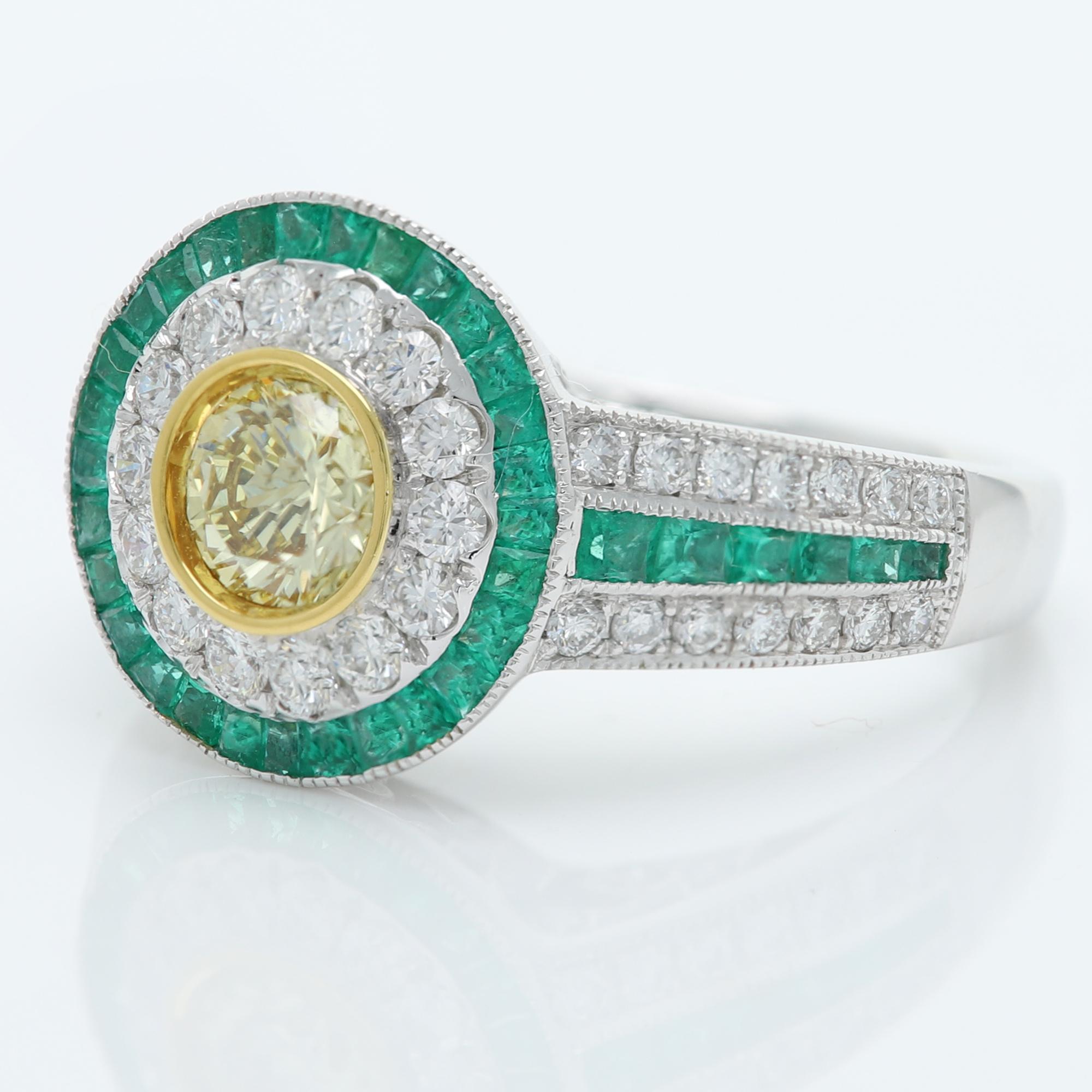 Art Deco Style Ring Emerald and Diamonds 18 Karat White Gold and Yellow Diamond For Sale 5