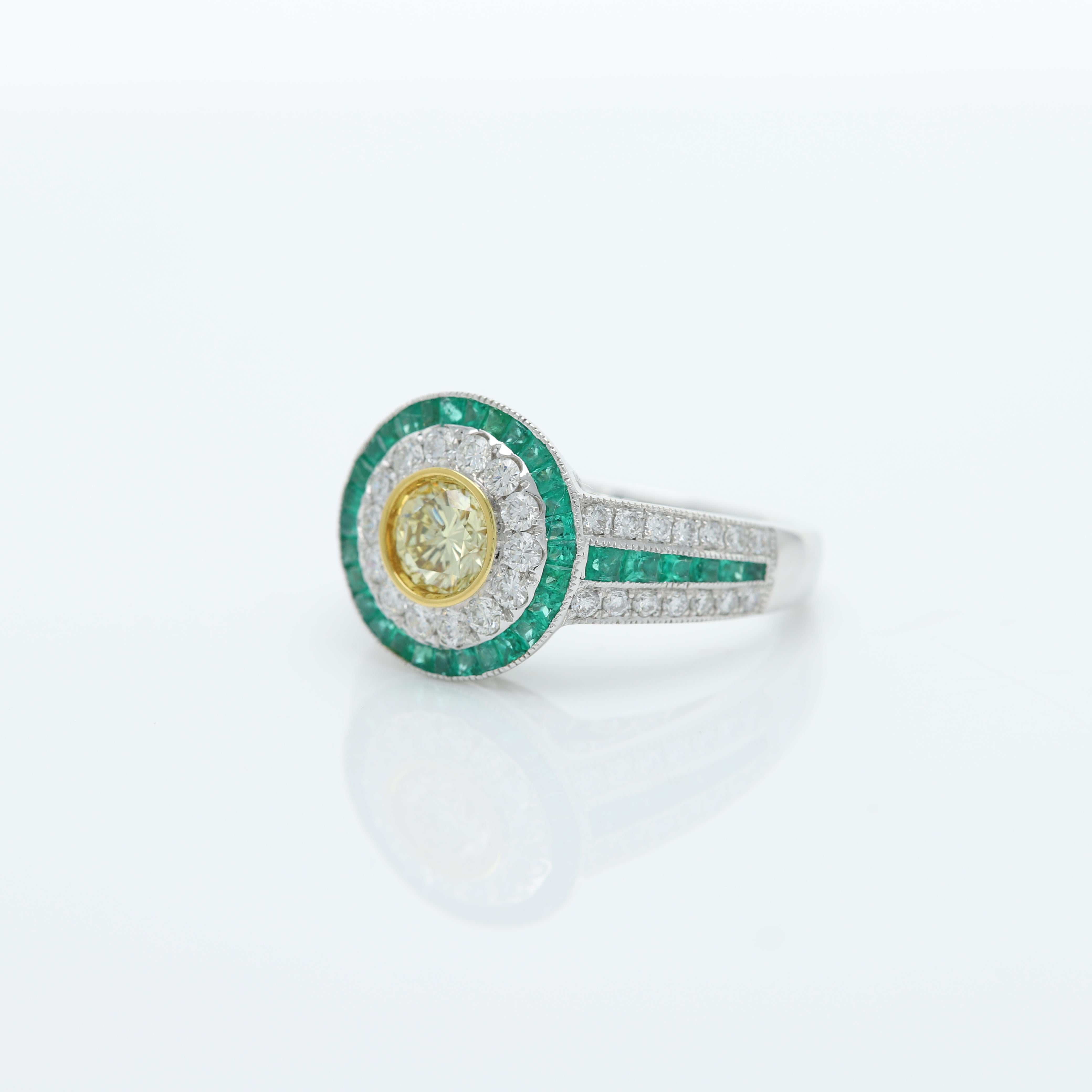 Round Cut Art Deco Style Ring Emerald and Diamonds 18 Karat White Gold and Yellow Diamond For Sale