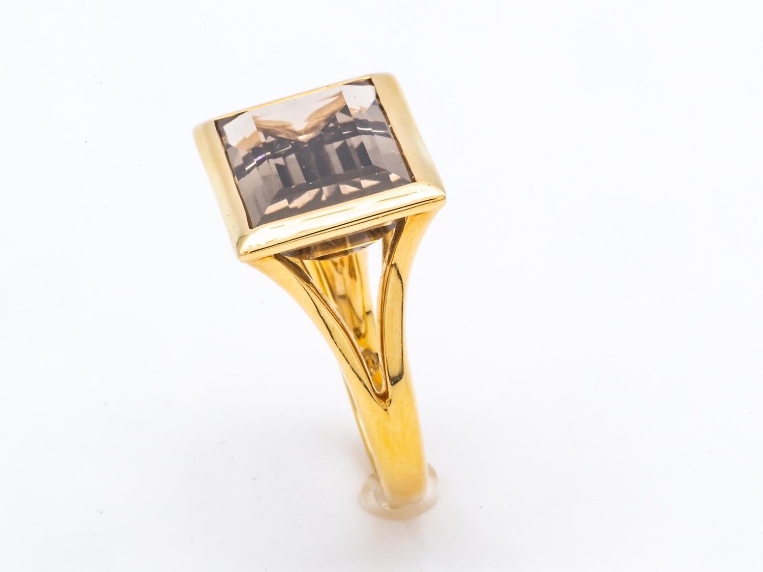 Art Deco Style Ring in 18K Yellow Gold Set with an Emerald Size Smoked Quartz 1