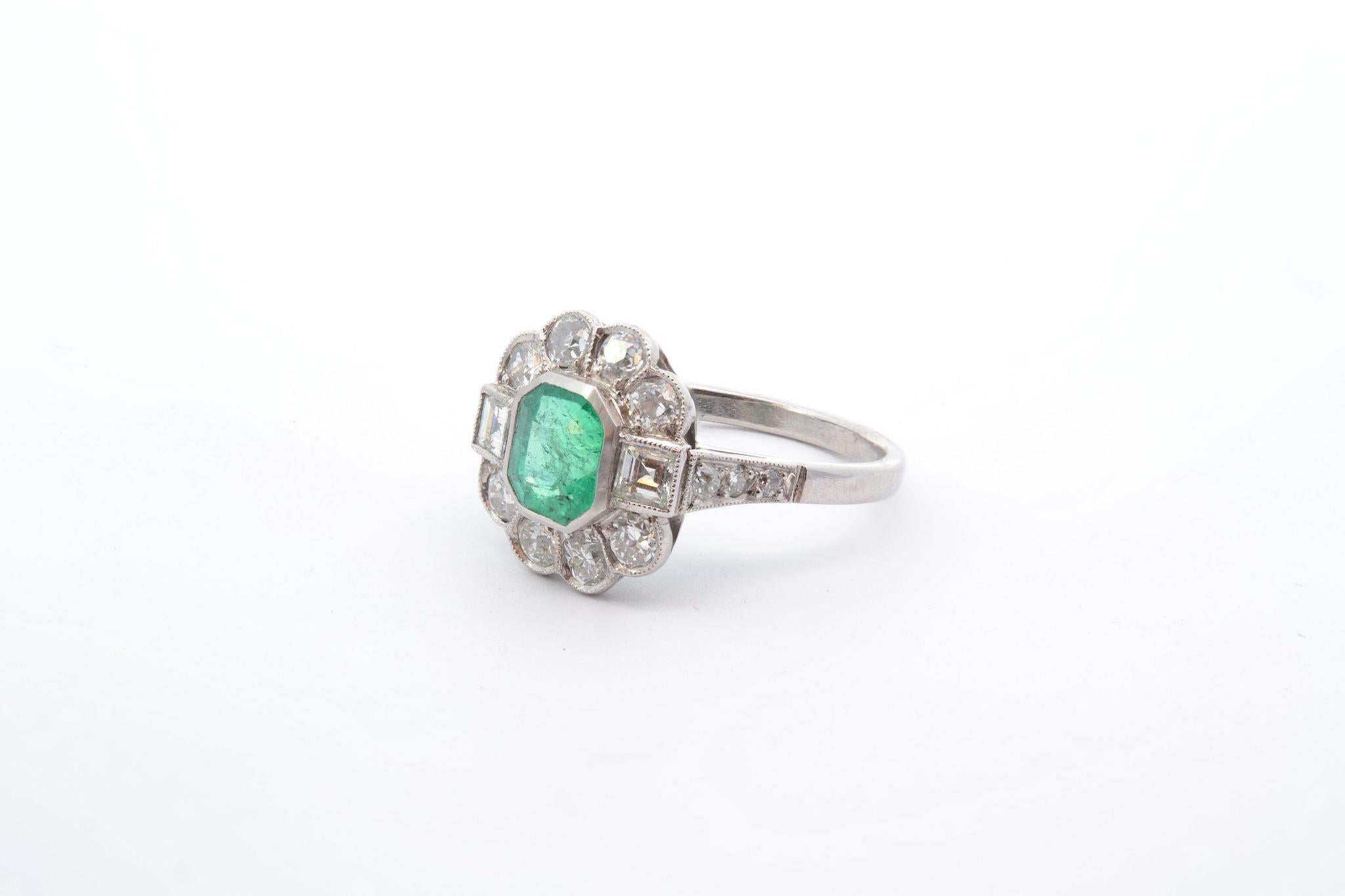 Octagon Cut Art déco style ring with 1.01 carats emerald and diamonds For Sale