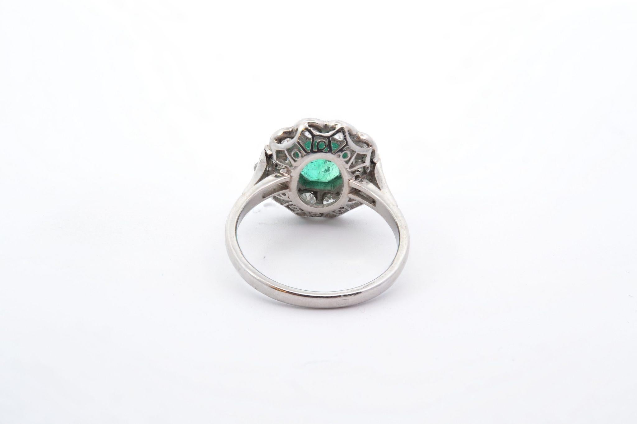 Art déco style ring with 1.01 carats emerald and diamonds In Good Condition For Sale In PARIS, FR