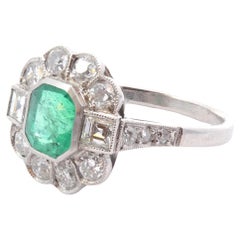 Vintage Art déco style ring with 1.01 carats emerald and diamonds