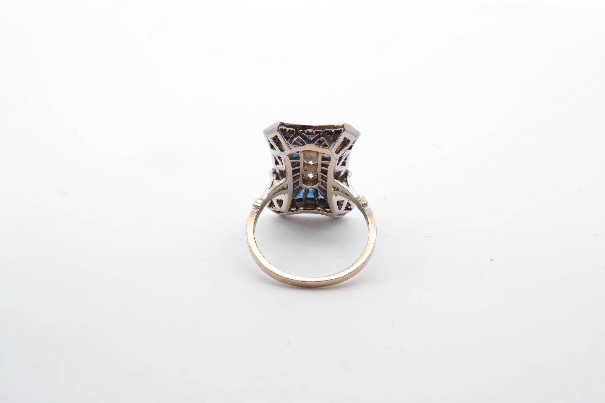 Art déco style ring with 51 diamonds and 22 sapphires In Good Condition For Sale In PARIS, FR