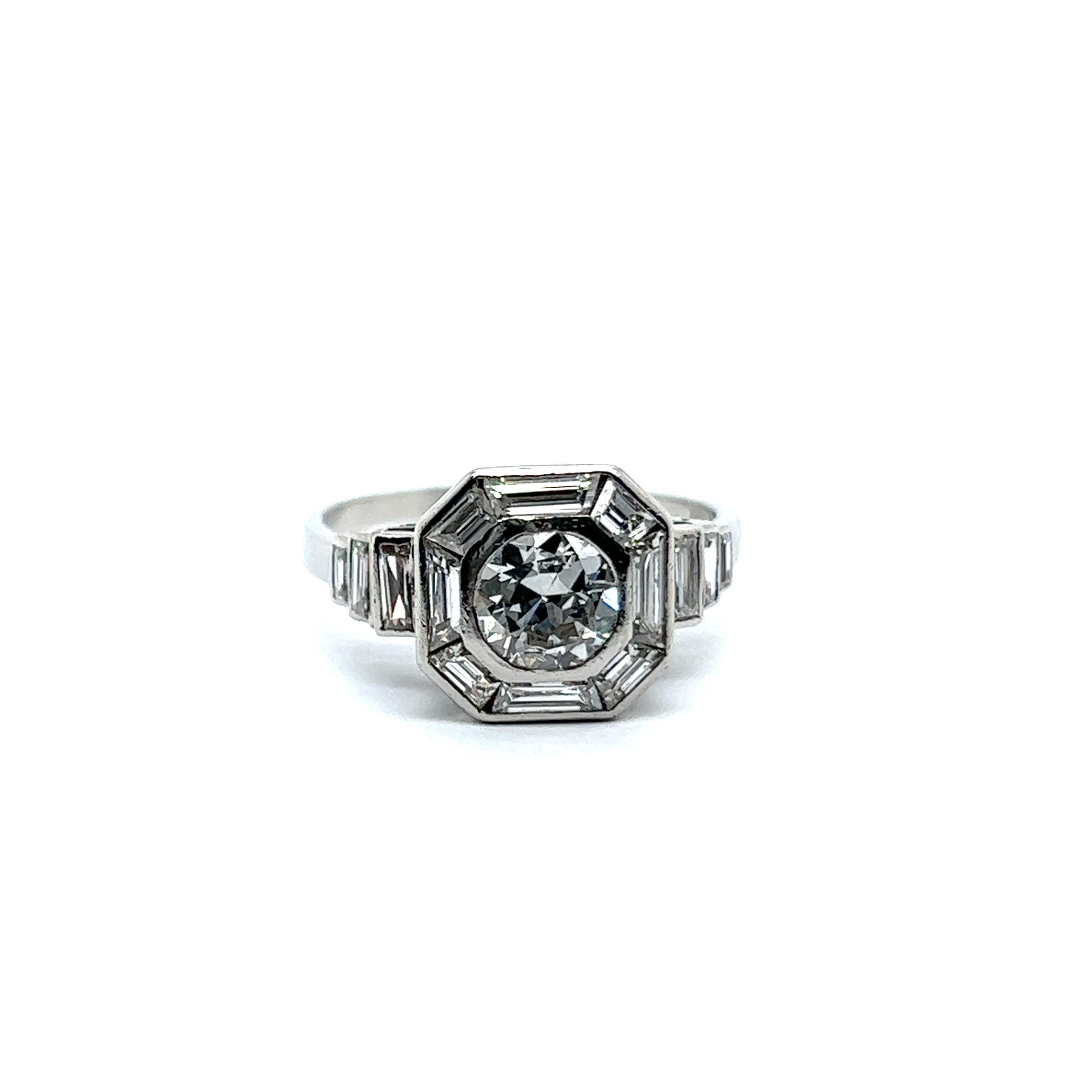 Art Deco Style Ring with Diamonds in 18 Karat White Gold For Sale 5