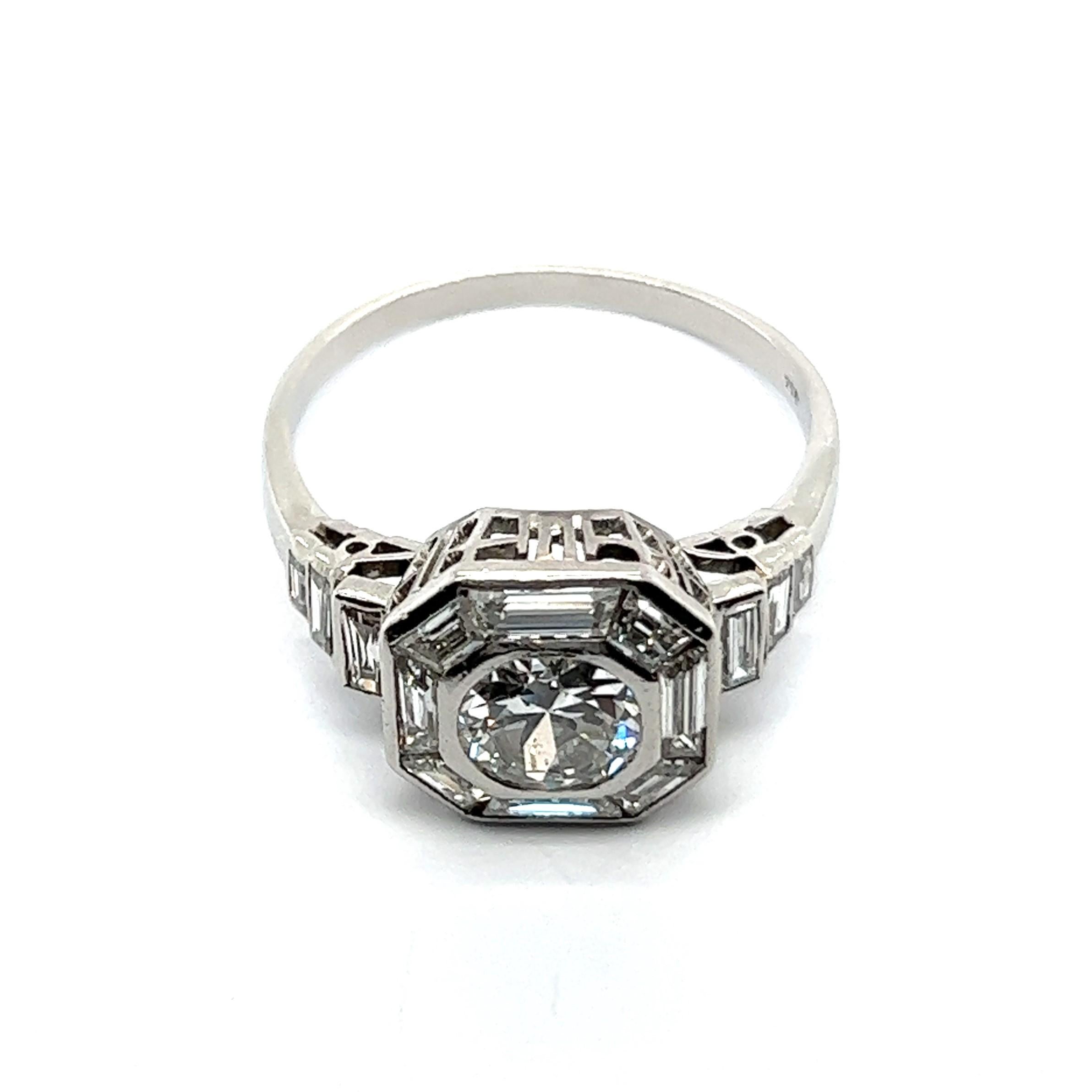 Art Deco Style Ring with Diamonds in 18 Karat White Gold For Sale 3