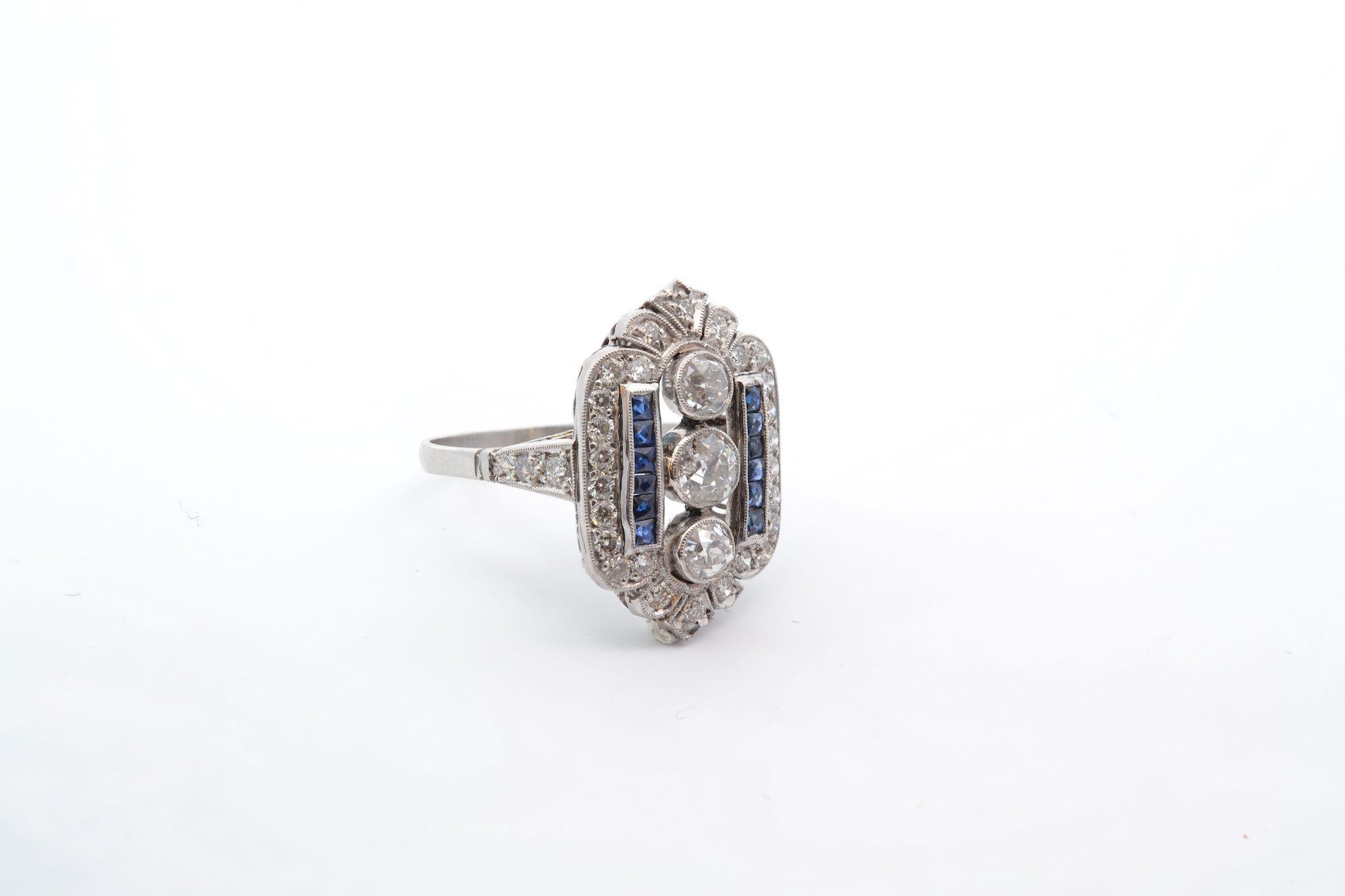 Old European Cut Art Deco style ring with diamonds of 1.75 carats and sapphires For Sale