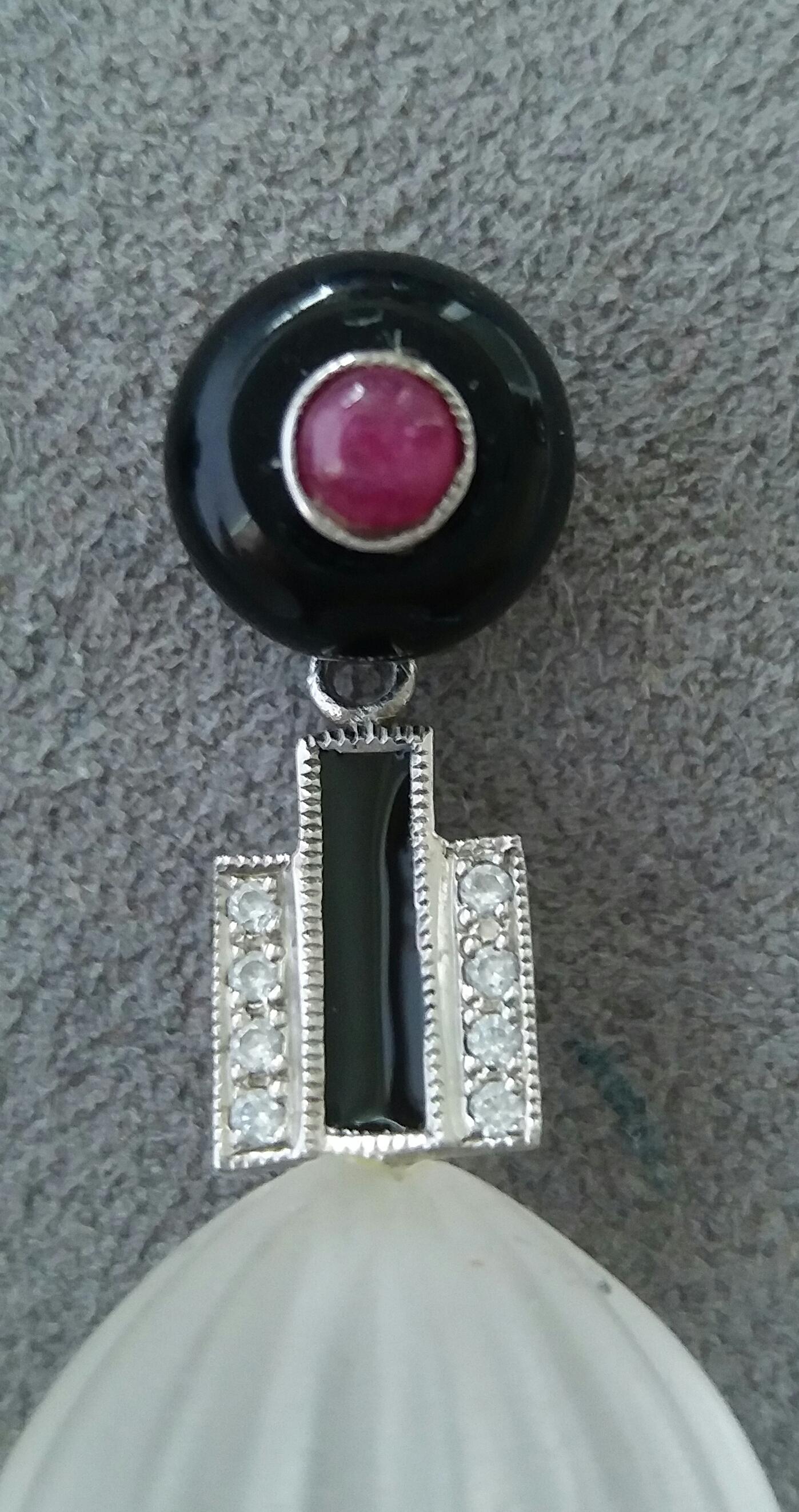 Taille mixte Boucles d'oreilles de style Art déco en cristal de roche, onyx noir, rubis, or, diamants et émail en vente