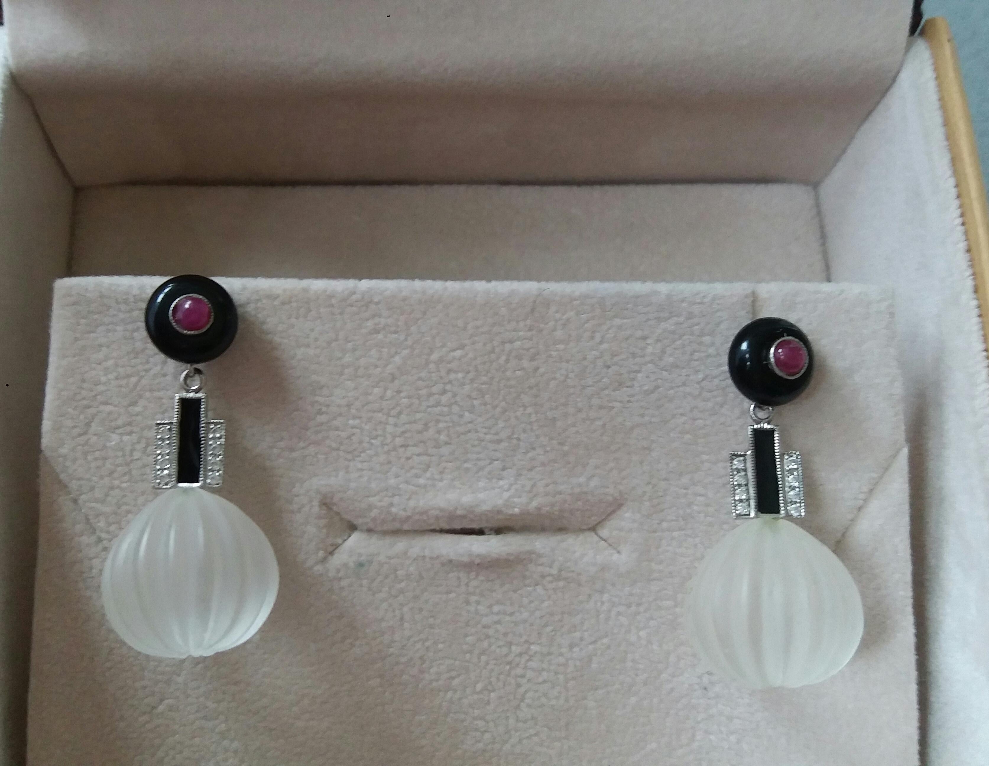 Boucles d'oreilles de style Art déco en cristal de roche, onyx noir, rubis, or, diamants et émail en vente 3