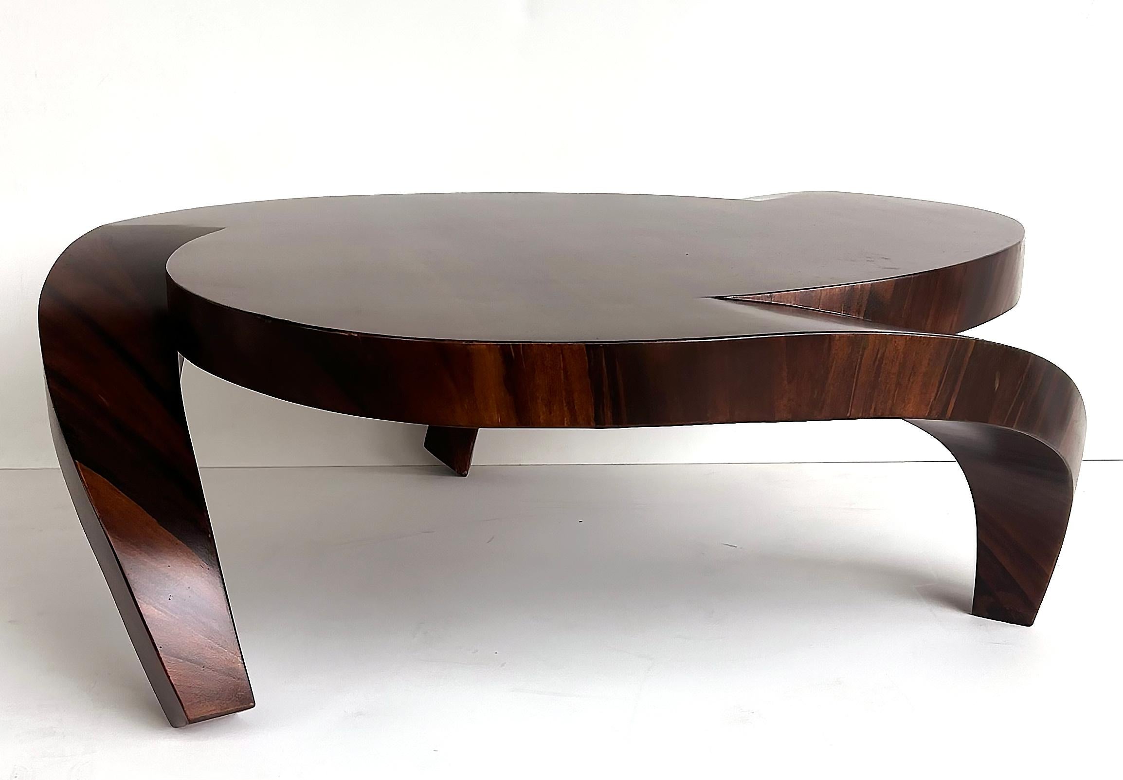 Americano Tavolino da caffè in palissandro in stile Art Déco con un'insolita forma scultorea, XX C. in vendita