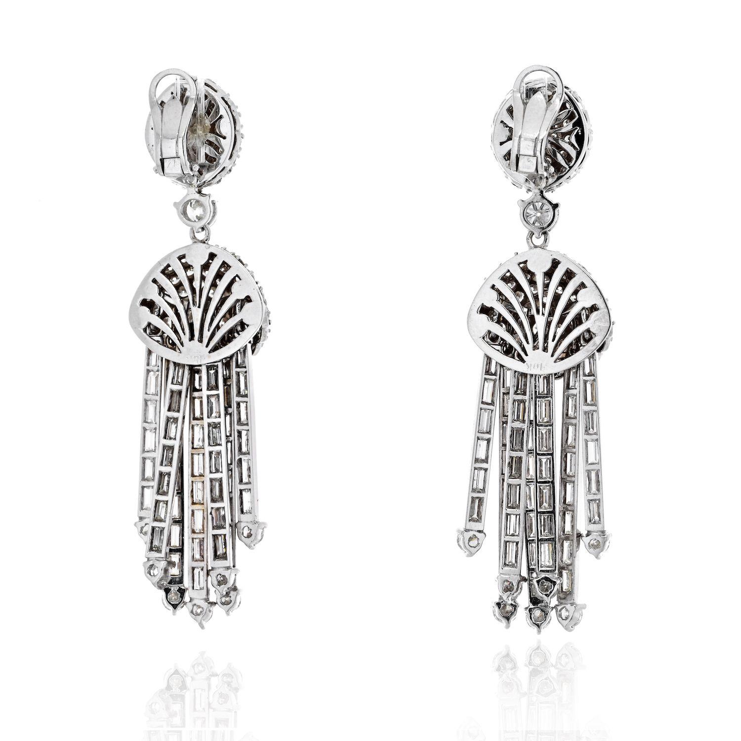 Ohrringe im Art-Déco-Stil mit runden und baumelnden Diamanten im Baguetteschliff (Moderne) im Angebot